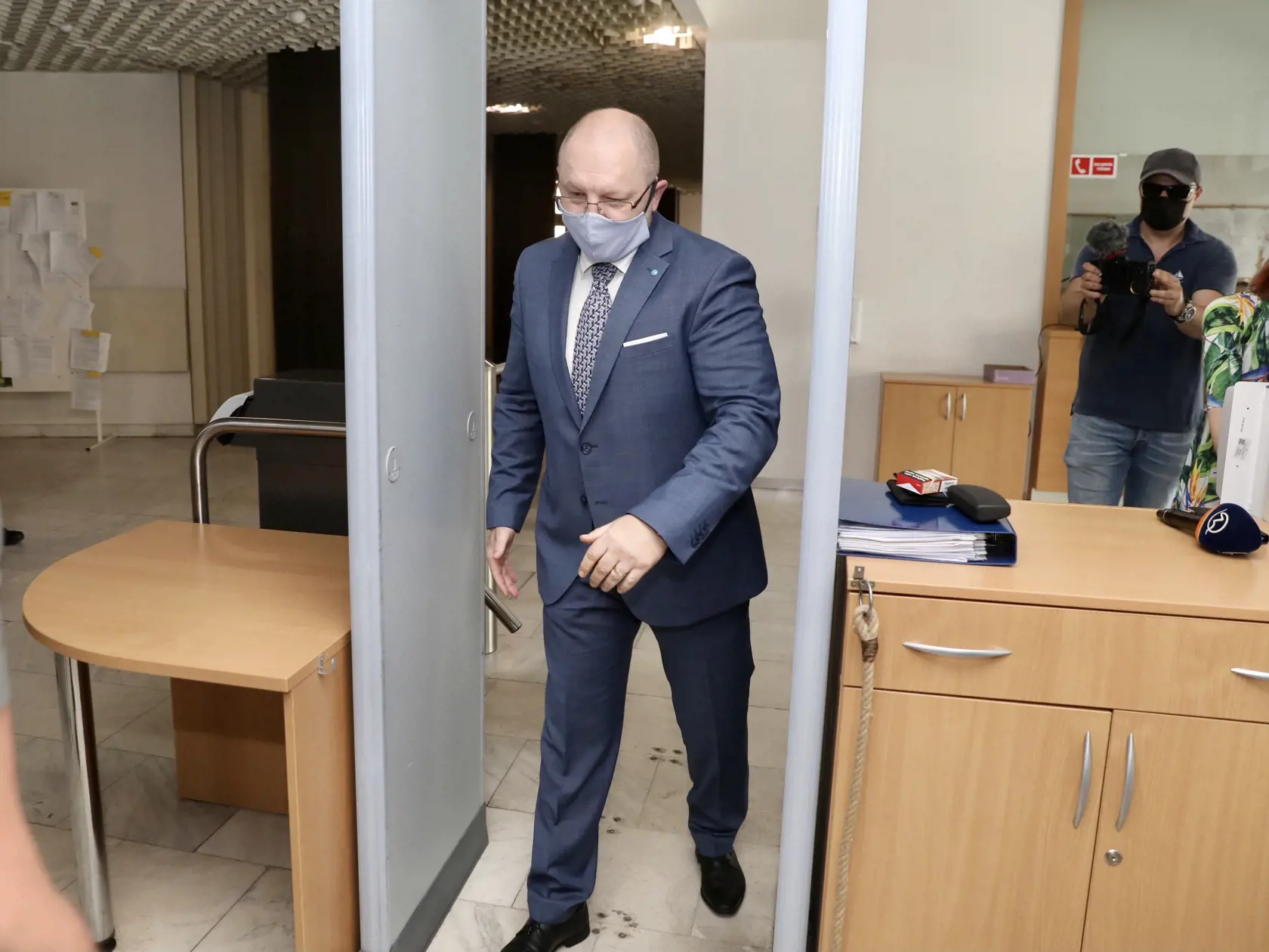 Obvinený Martin Ribár prichádza na pojednávanie na Najvyššom súde.