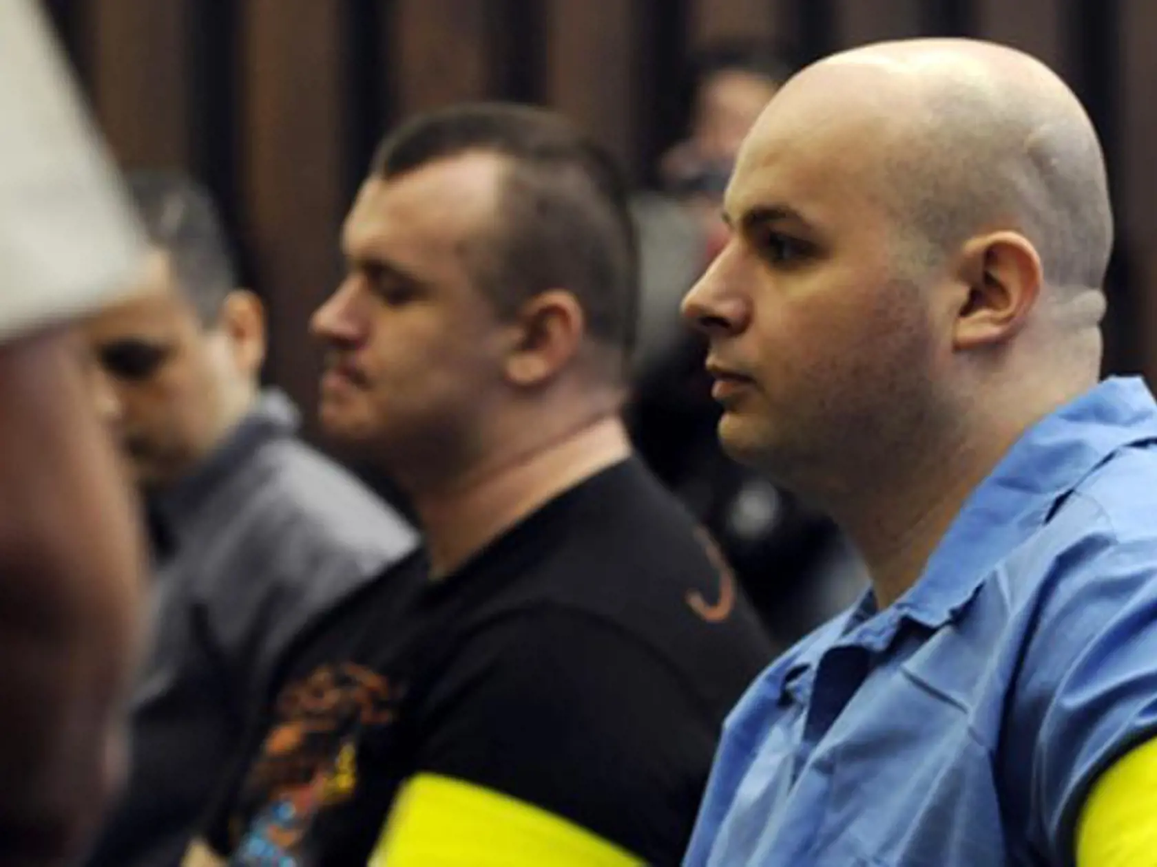 Branislav Adamčo (vpravo) a dvaja z jeho komplicov Marcel Palšák (uprostred) a Nikola Pajdič (vľavo).