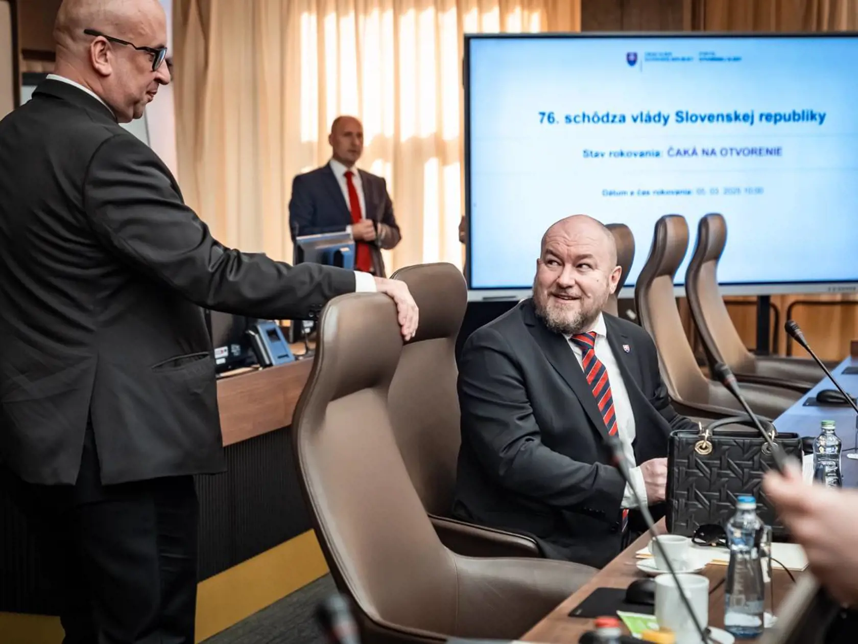 Nový minister športu Rudolf Huliak sršal dobrou náladou. 