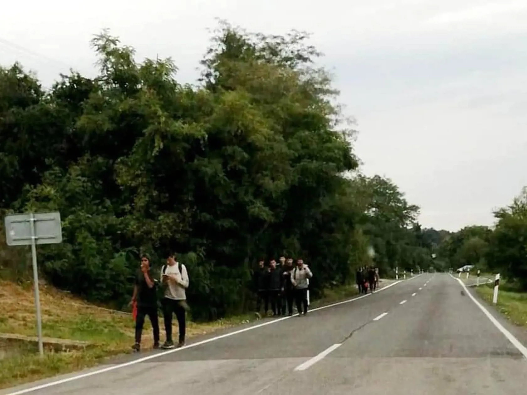 Nelegálni imigranti neprechádzajú štátne hranice Slovenska len v okrese Veľký Krtíš. Snímky nafotené v Šahách a okolí 1.9.2023.
