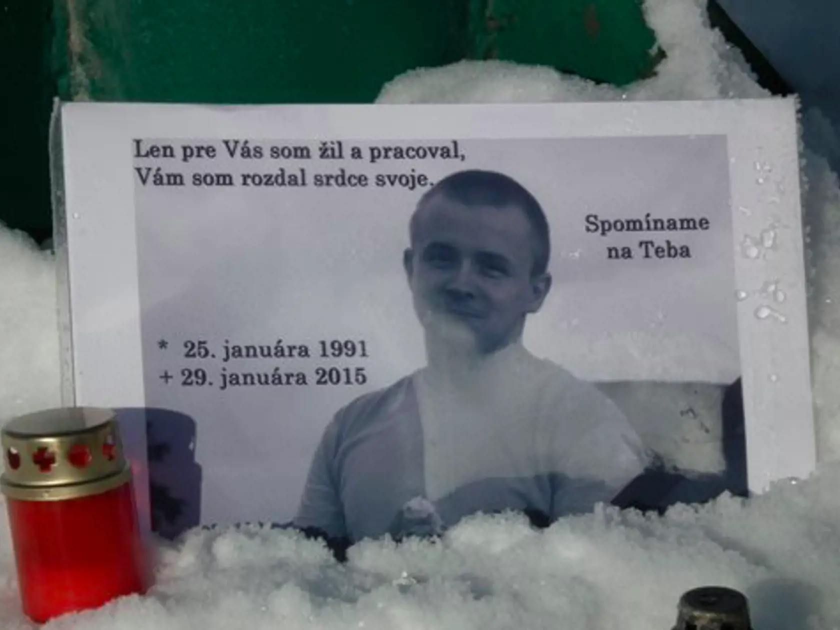 Nebohý pumpár Erik (†24) zomrel 29. januára 2015. Jeho rodičia mali dvoch synov. Podľa miestnych im po Erikovi tragicky zahynulo aj druhé dieťa.