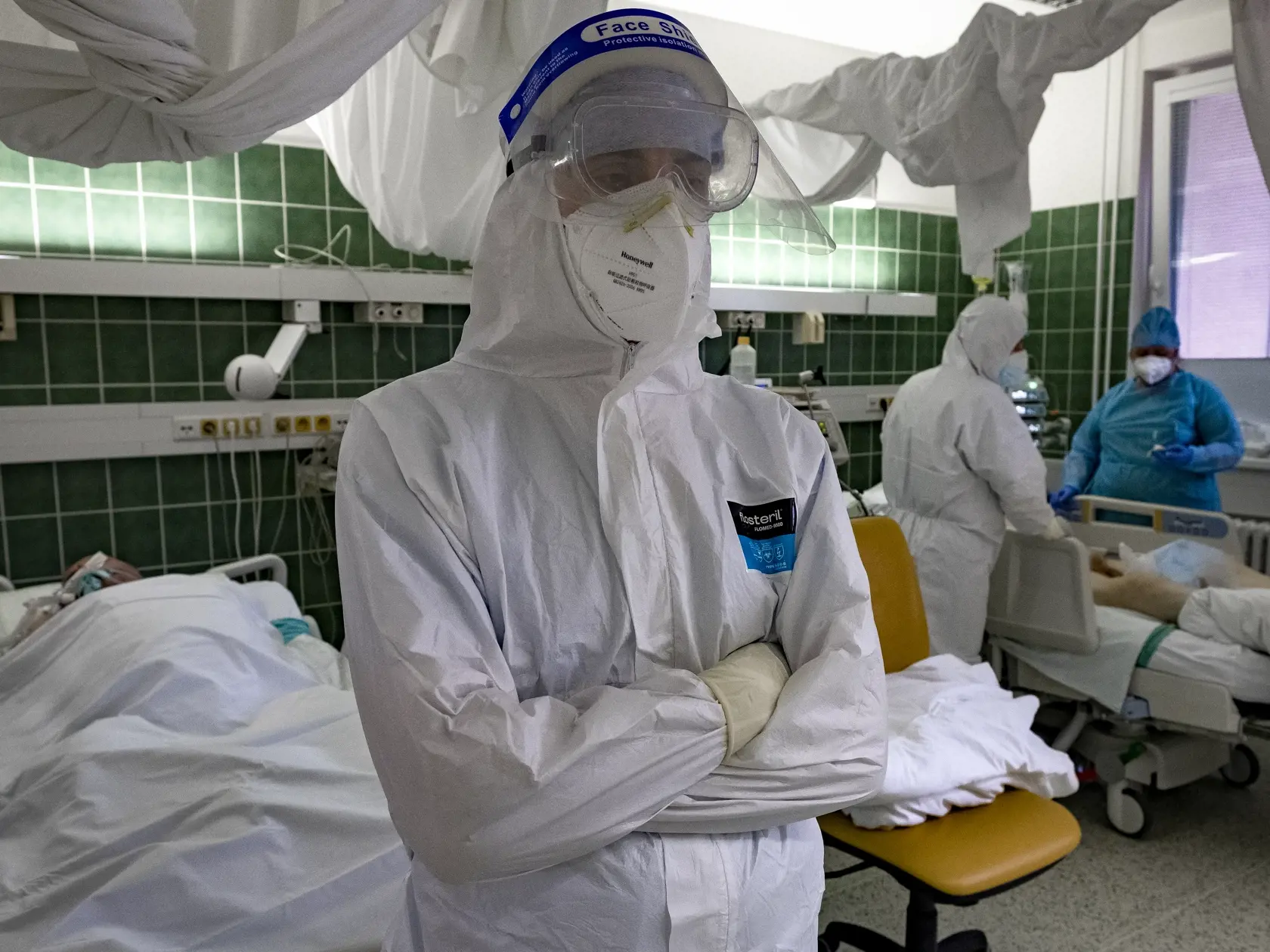 Situácia na anesteziologicko-resuscitačnom oddelení nemocnice svätého Cyrila a Metoda v Bratislave si vyžiadala zriadenie špeciálnej sekcie, kde sa nepretržite starajú o pacientov nakazených koronavírusom Covid - 19. 