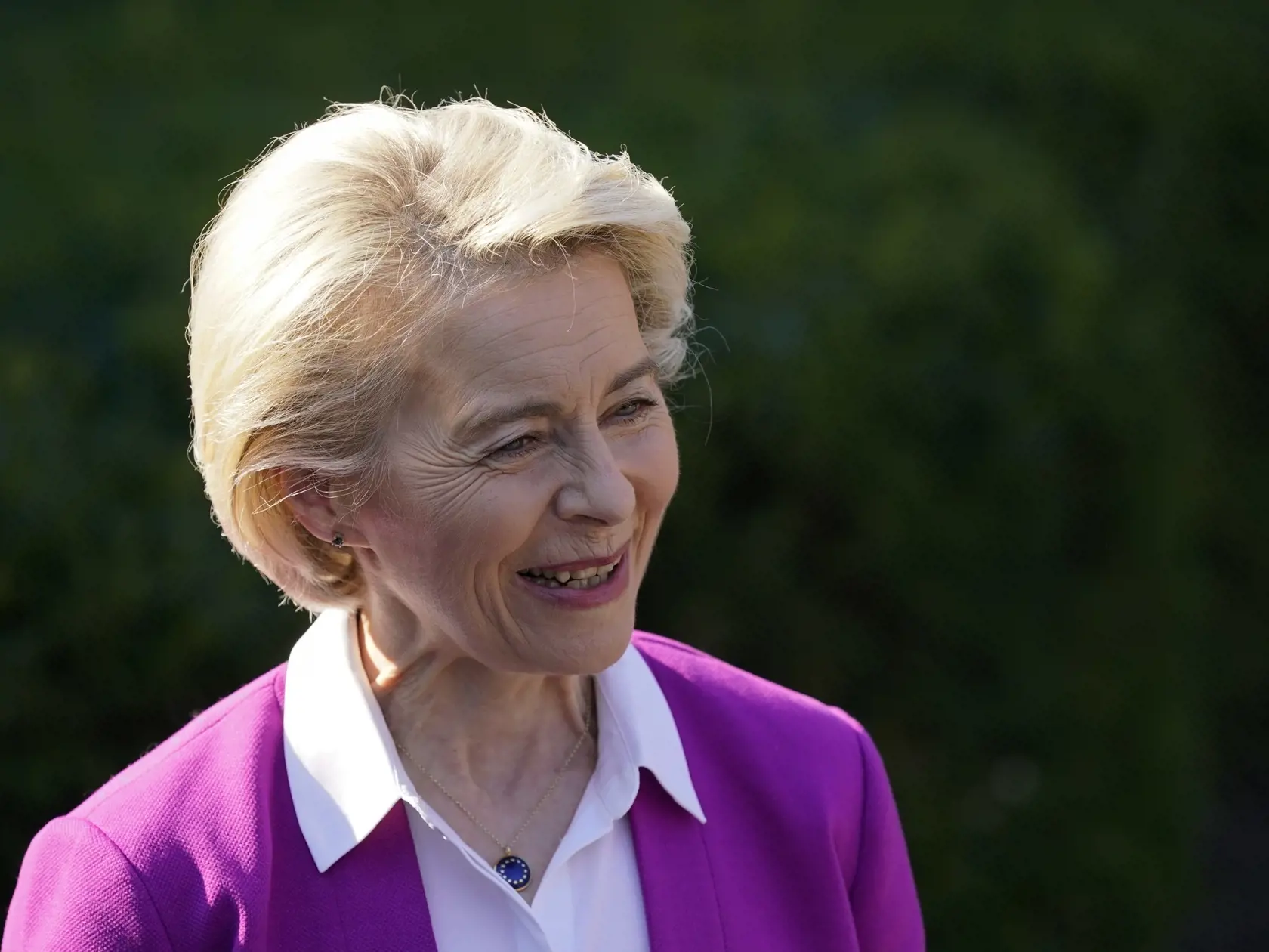 Predsedníčka Európskej komisie (EK) Ursula von der Leyenová hovorí s novinármi.