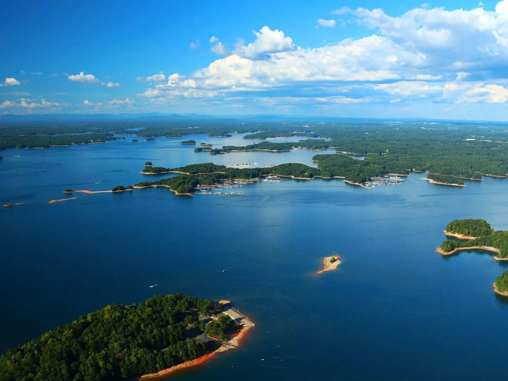 Lake Sidney Lanier, USA.