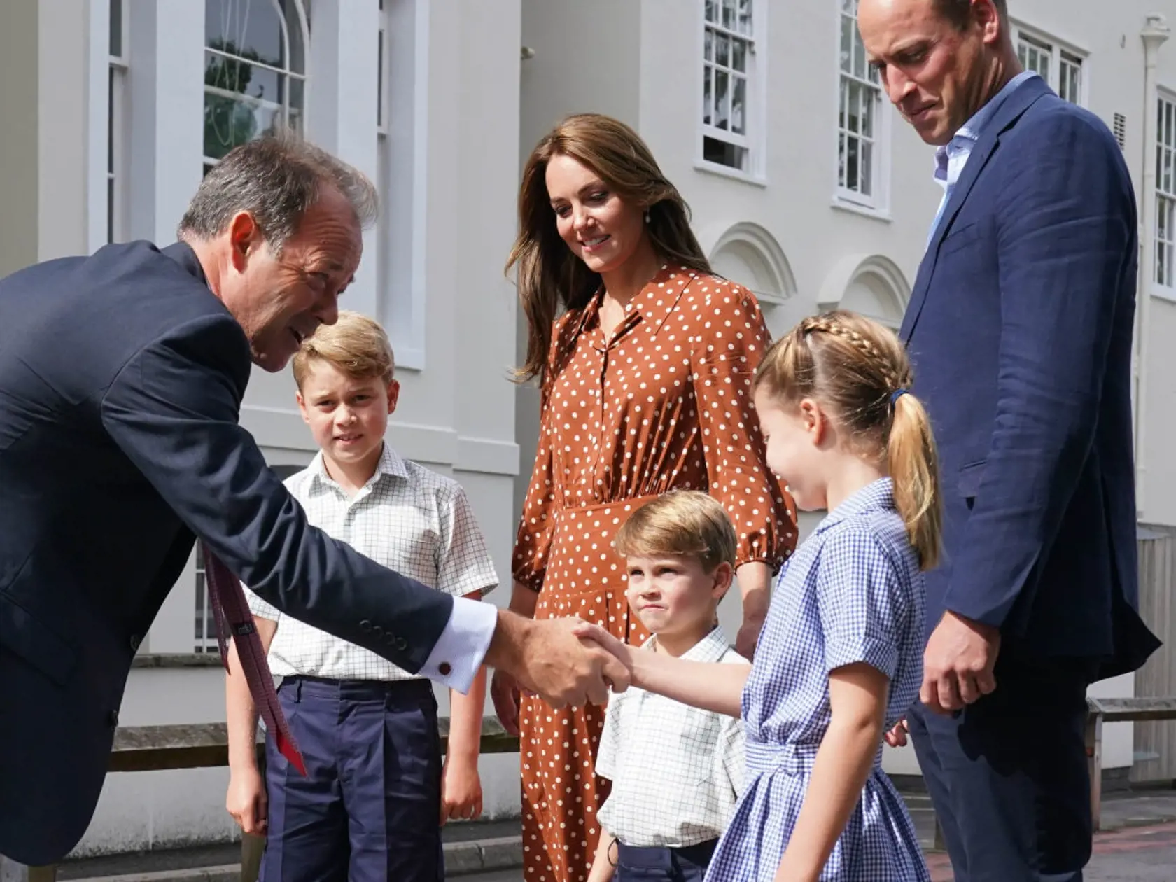 Kate a William sprevádzali deti do školy.
