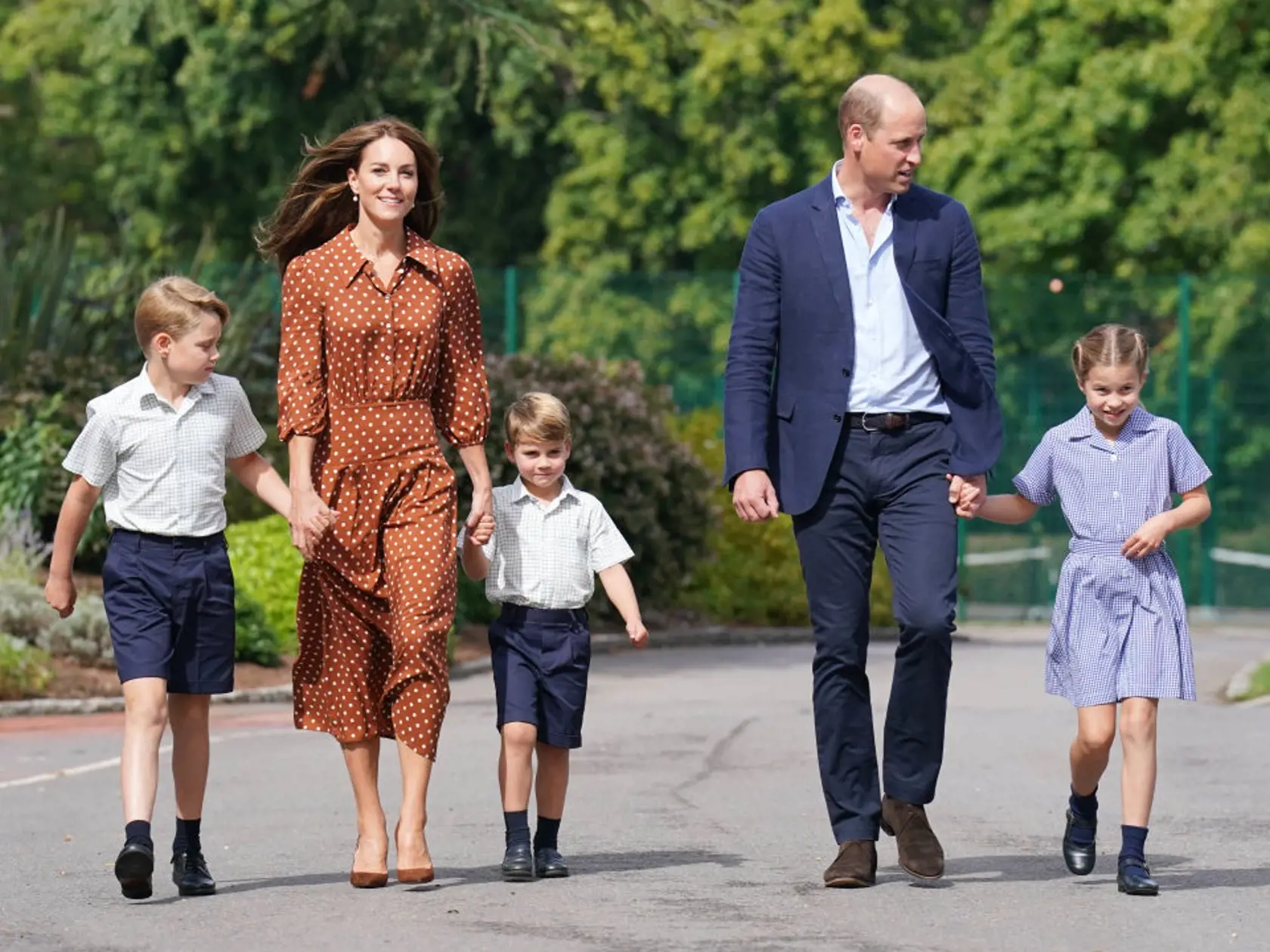 Kate a William sprevádzali deti do školy.