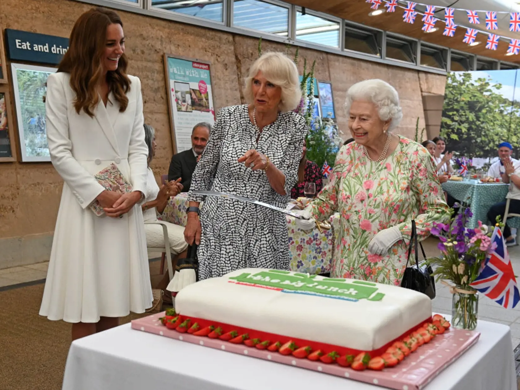 Kate, Camilla a kráľovná
