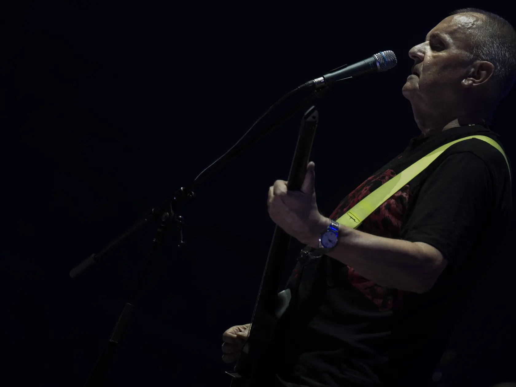 Na snímke frontman skupiny Elán Jožo Ráž počas koncertu Elán 70 Rock Symphony v Tipos aréne v Bratislave v nedeľu 29. septembra 2024. FOTO TASR - Martin Baumann