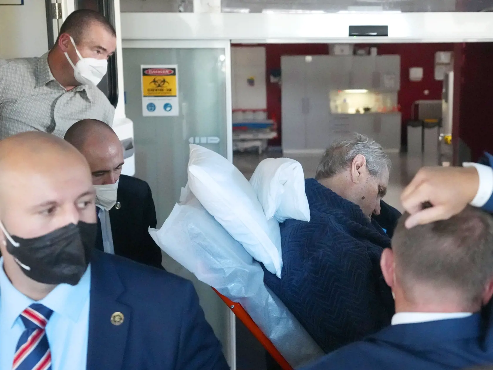 Zeman a musel do nemocnice vrátiť, na vine bol jeho pozitívny test na koronavírus. (Ilustračné foto)