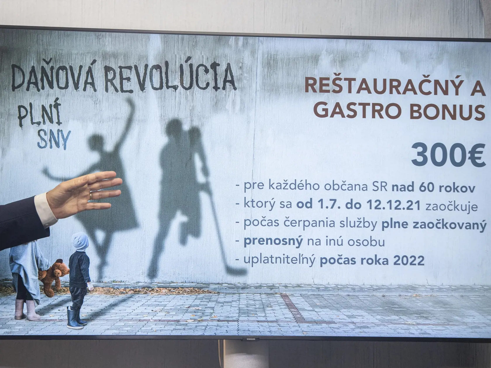 Na snímke podpredseda vlády a minister financií SR Igor Matovič počas brífingu s novinármi na tému: Daňová revolúcia: Zdaňovanie živnostníkov a reštauračný balík zmien 22. novembra 2021 v Bratislave. FOTO TASR - Martin Baumann