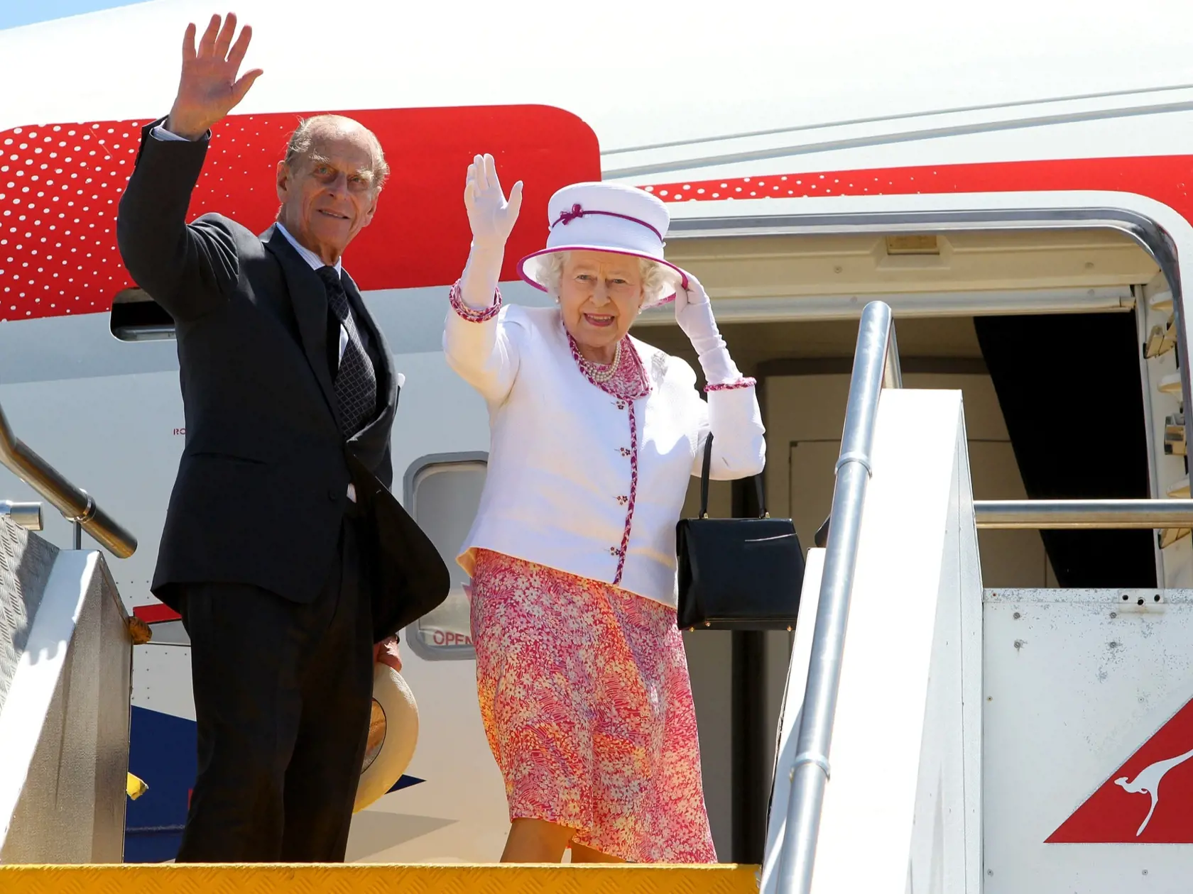 Kráľovná Alžbeta a princ Filip na návšteve v Austrálii.