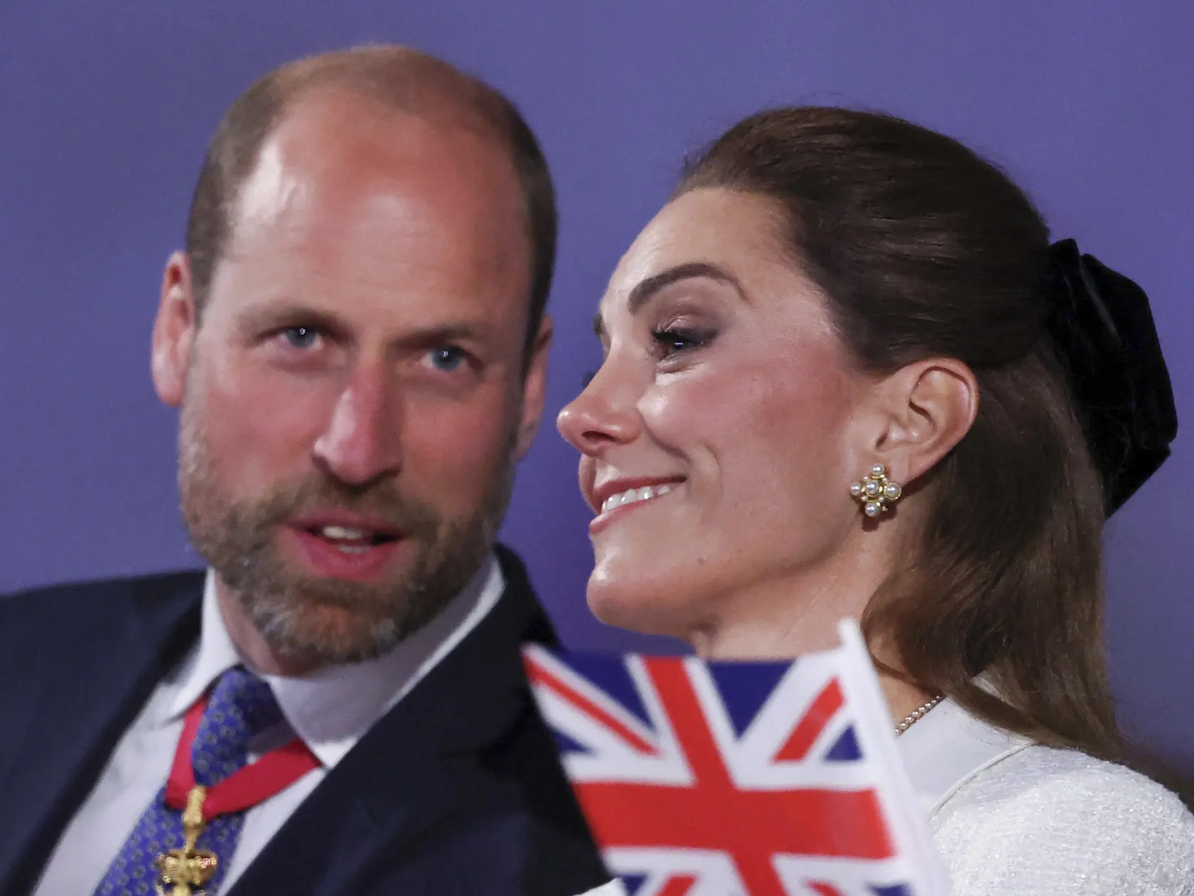 Na záberoch sa nachádza princ William s manželkou princeznou Kate.