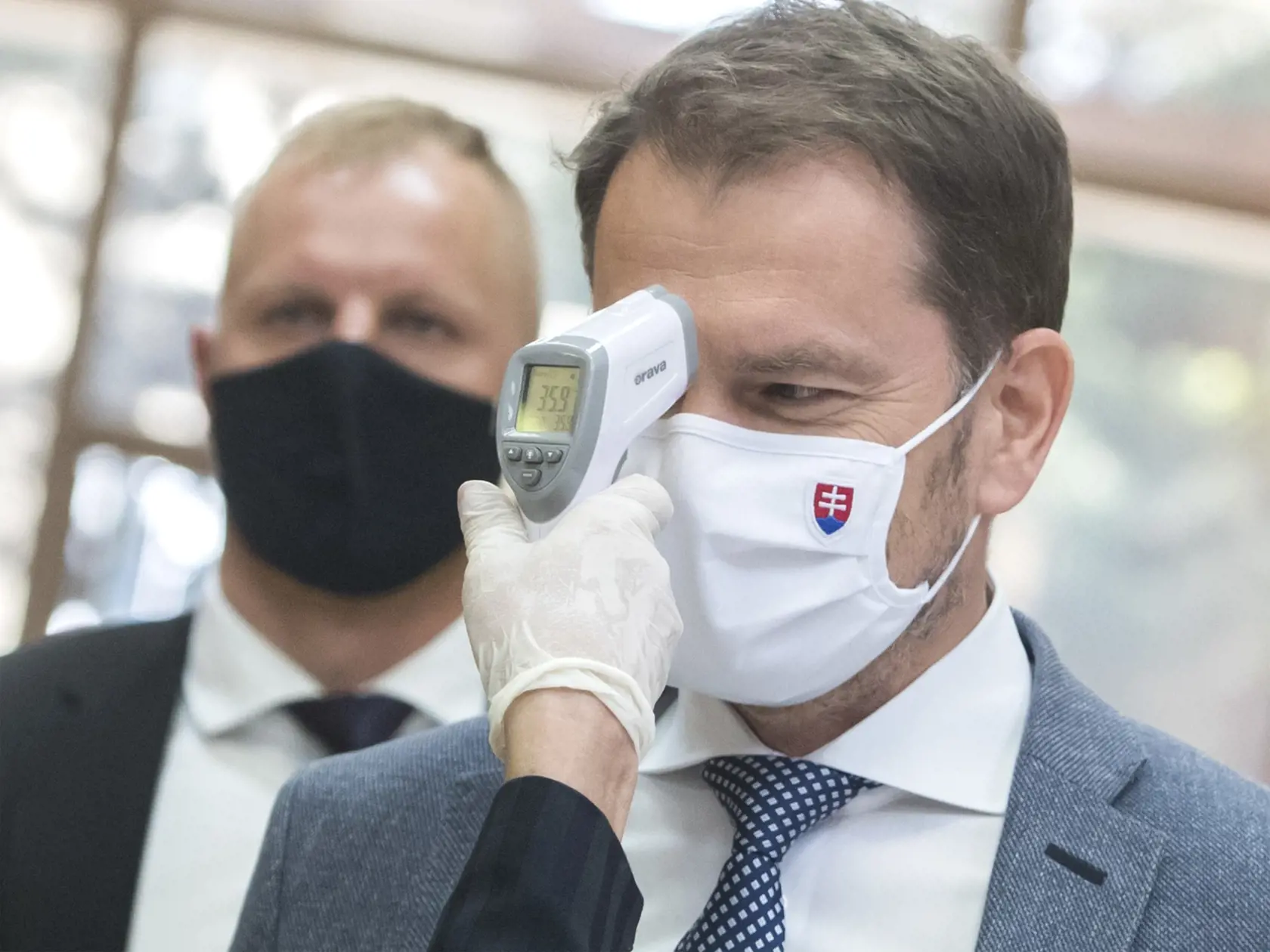 Na snímke premiér SR Igor Matovič prichádza na 11. rokovanie vlády SR 16. apríla 2020 v Bratislave. FOTO TASR - Martin Baumann
