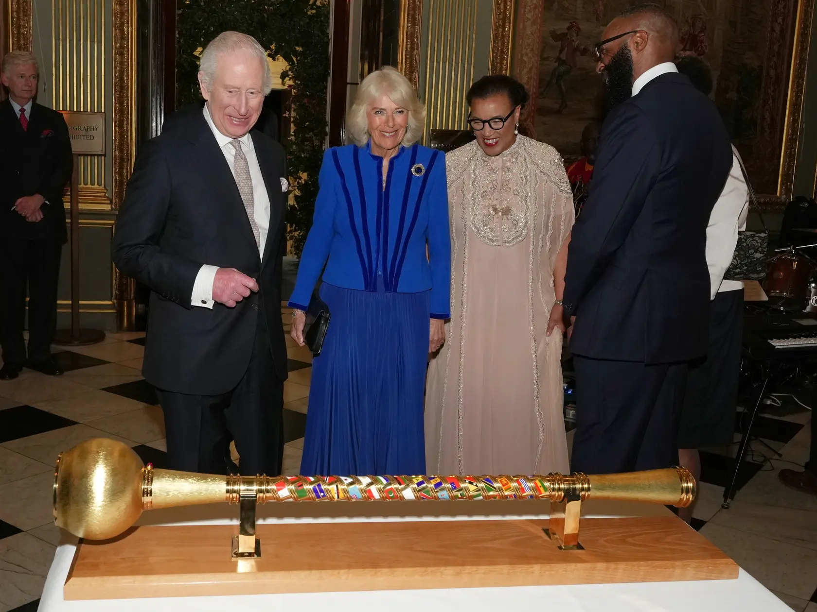 Kráľovná Camilla a kráľ Karol.