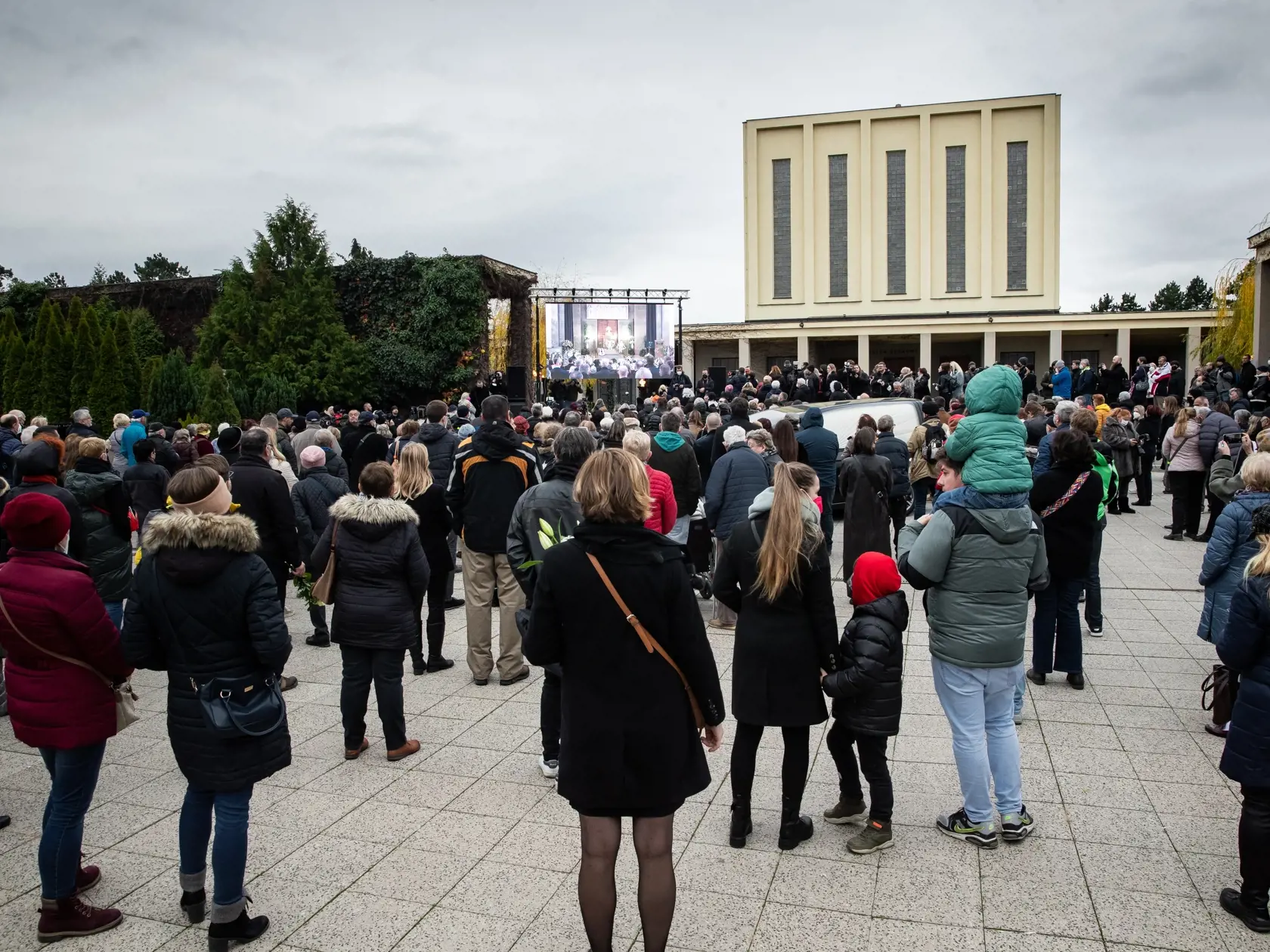 Pohreb speváka Miroslava Žbirku v pražskom krematóriu Strašnice.