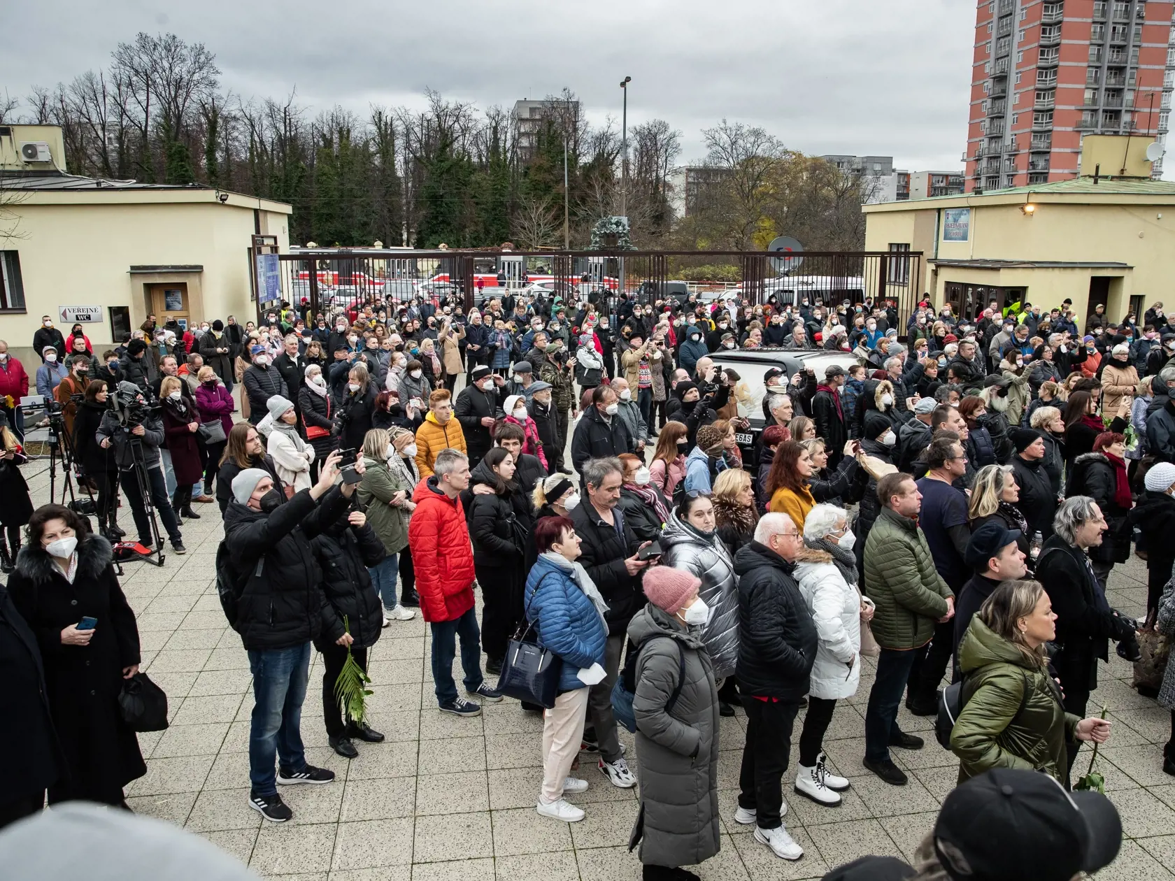 Pohreb speváka Miroslava Žbirku v pražskom krematóriu Strašnice.