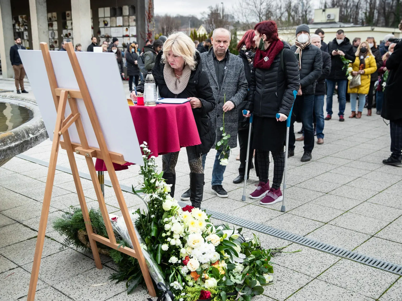 Pohreb speváka Miroslava Žbirku v pražskom krematóriu Strašnice.