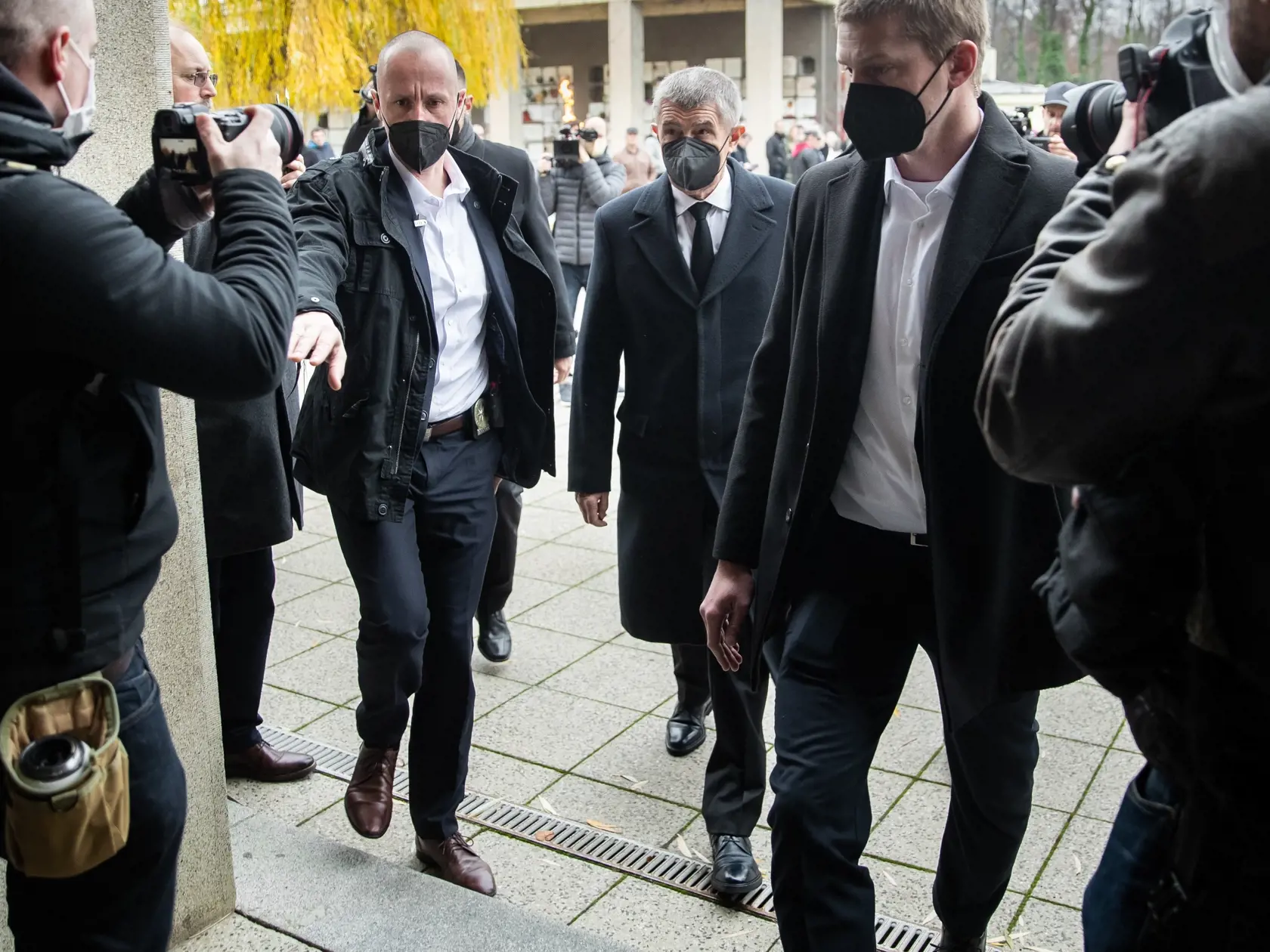 Pohreb speváka Miroslava Žbirku v pražskom krematóriu Strašnice. Na snímke Andrej Babiš.