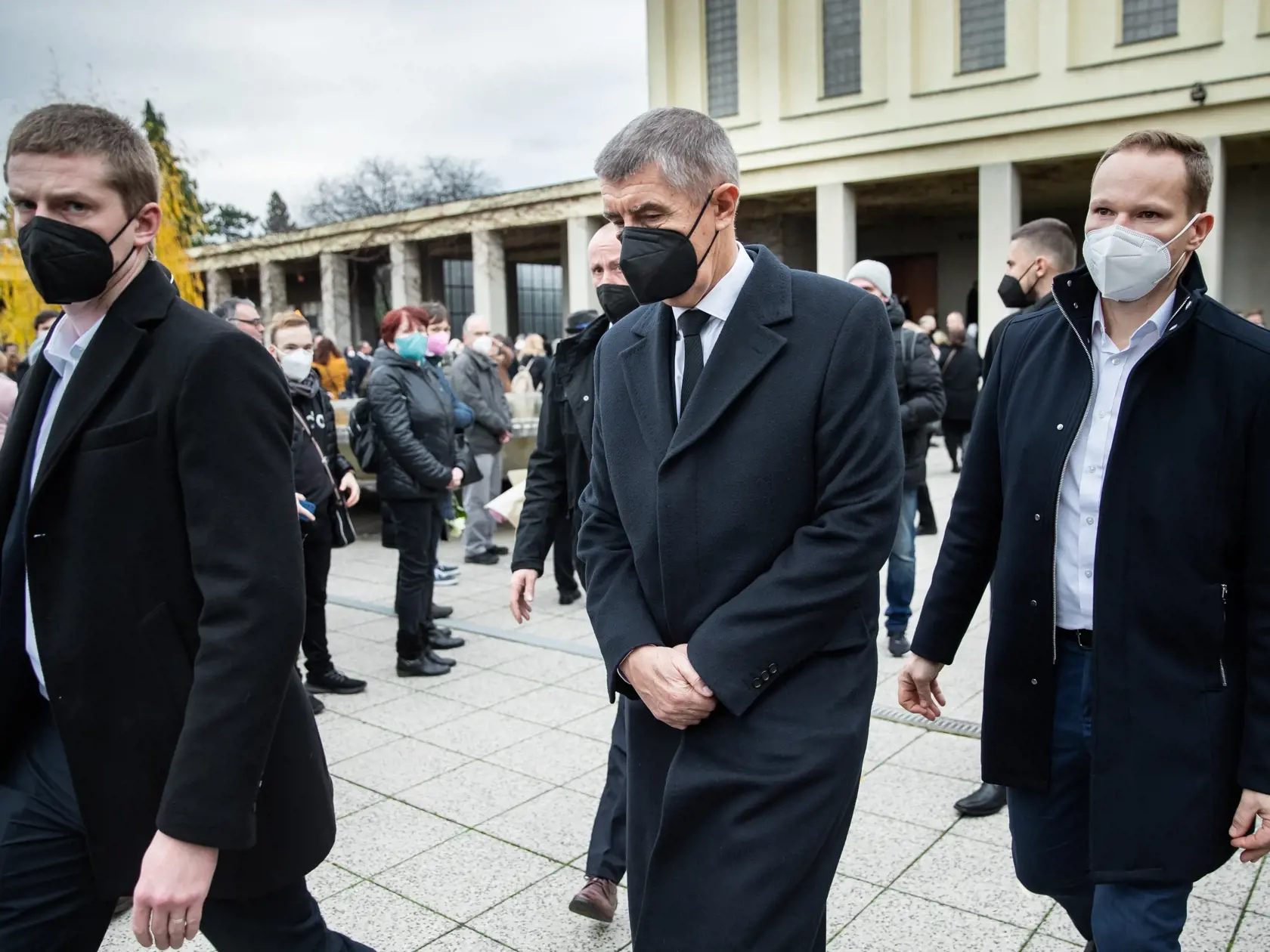 Pohreb speváka Miroslava Žbirku v pražskom krematóriu Strašnice. Na snímke Andrej Babiš.