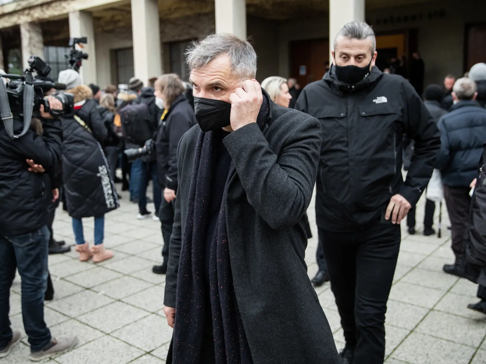 Pohreb speváka Miroslava Žbirku v pražskom krematóriu Strašnice. Na snímke Jiří Macháček.
