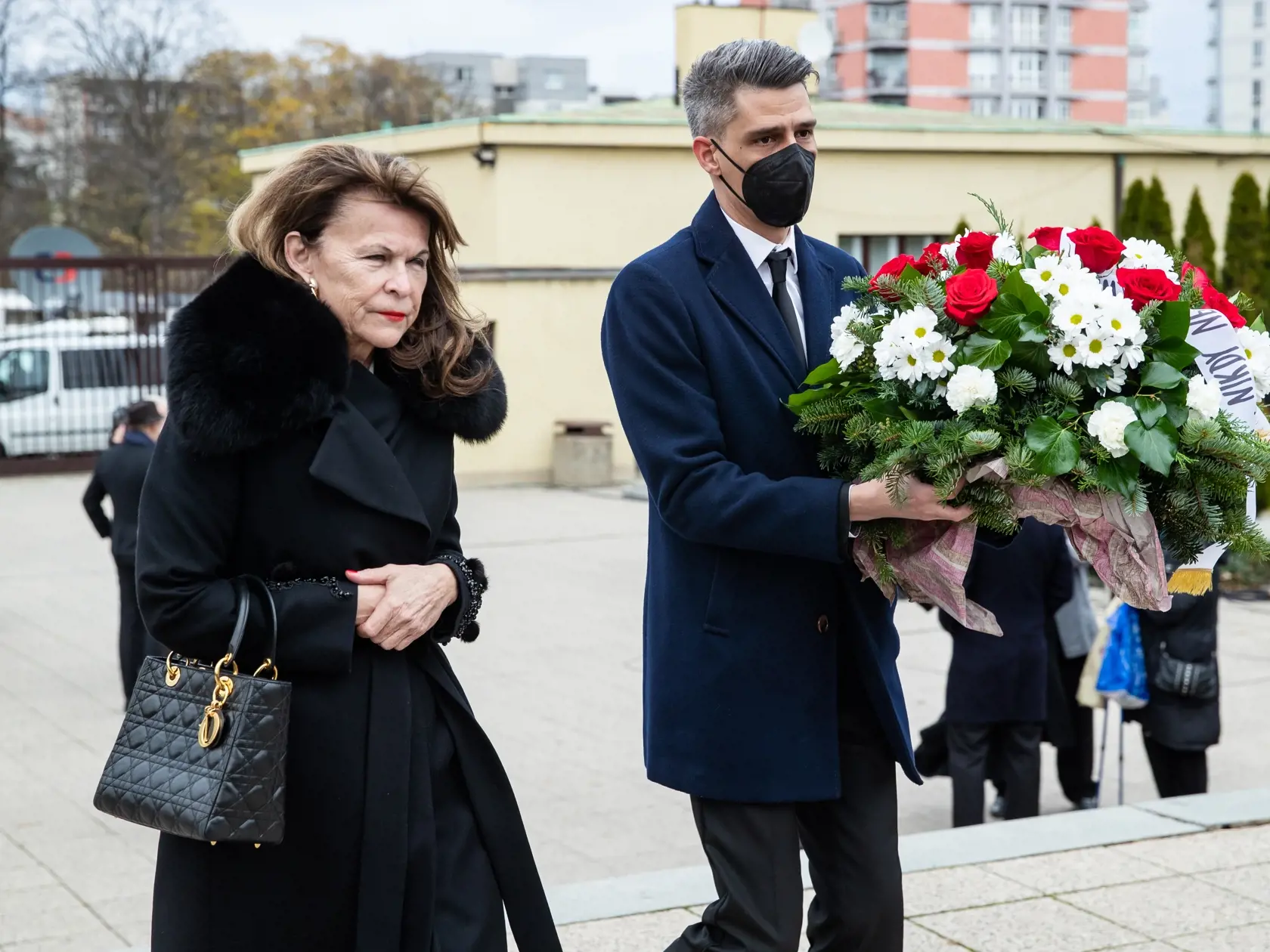 Pohreb speváka Miroslava Žbirku v pražskom krematóriu Strašnice. Na snímke Mária Reháková.