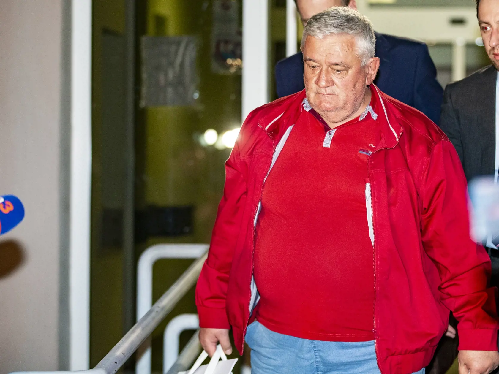 Bývalý predseda parlamentu a SNS Ján Slota (na snímke pri odchode zo Špecializovaného trestného súdu), ktorý je podľa exministra financií Jána Počiatka kráľ, lebo ešte aj "Fica oholil", má za posledné mesiace na krku dve obvinenia. Obe sa týkajú korupcie na súdoch.