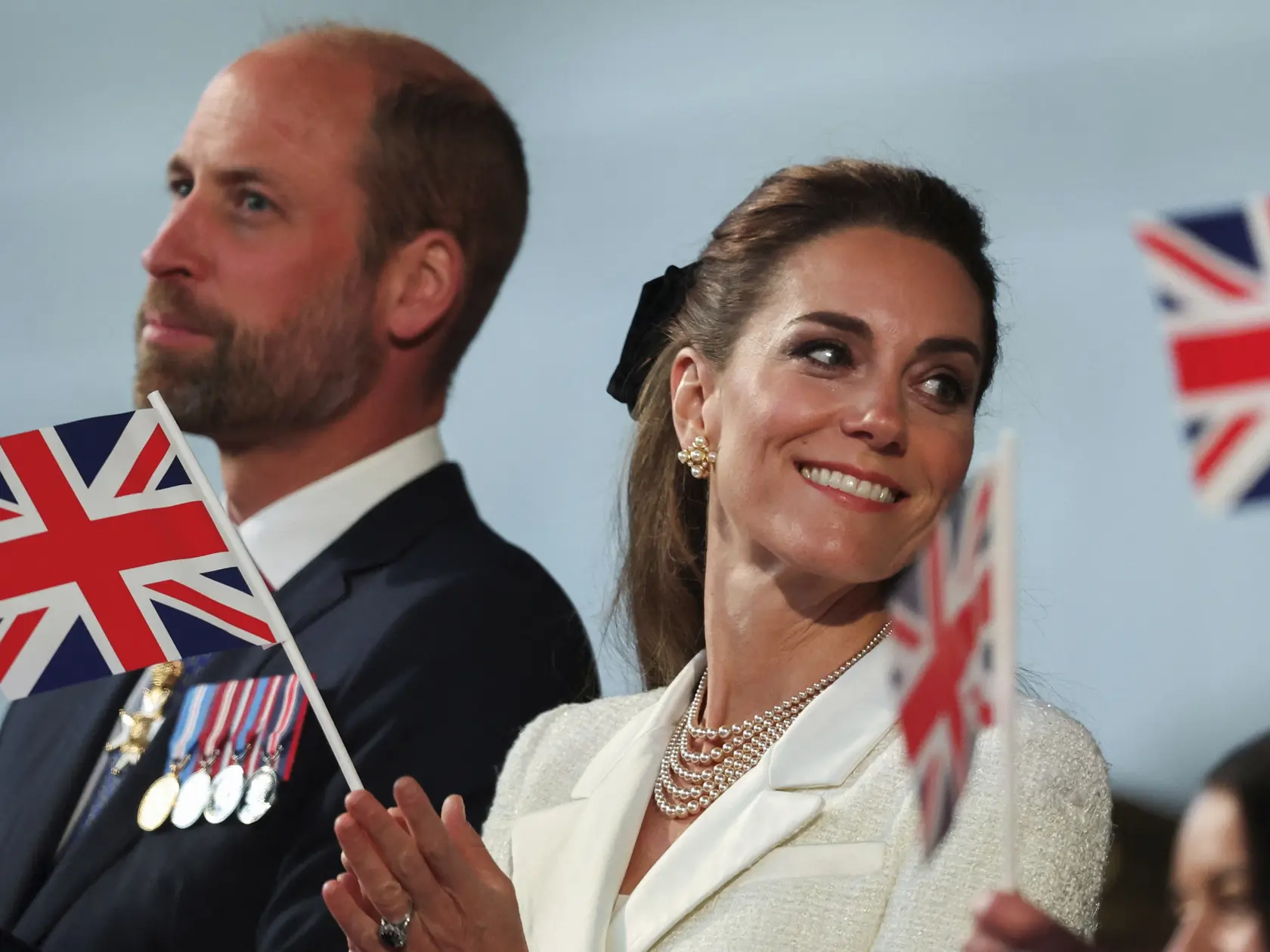 Na záberoch sa nachádza princ William s manželkou princeznou Kate.
