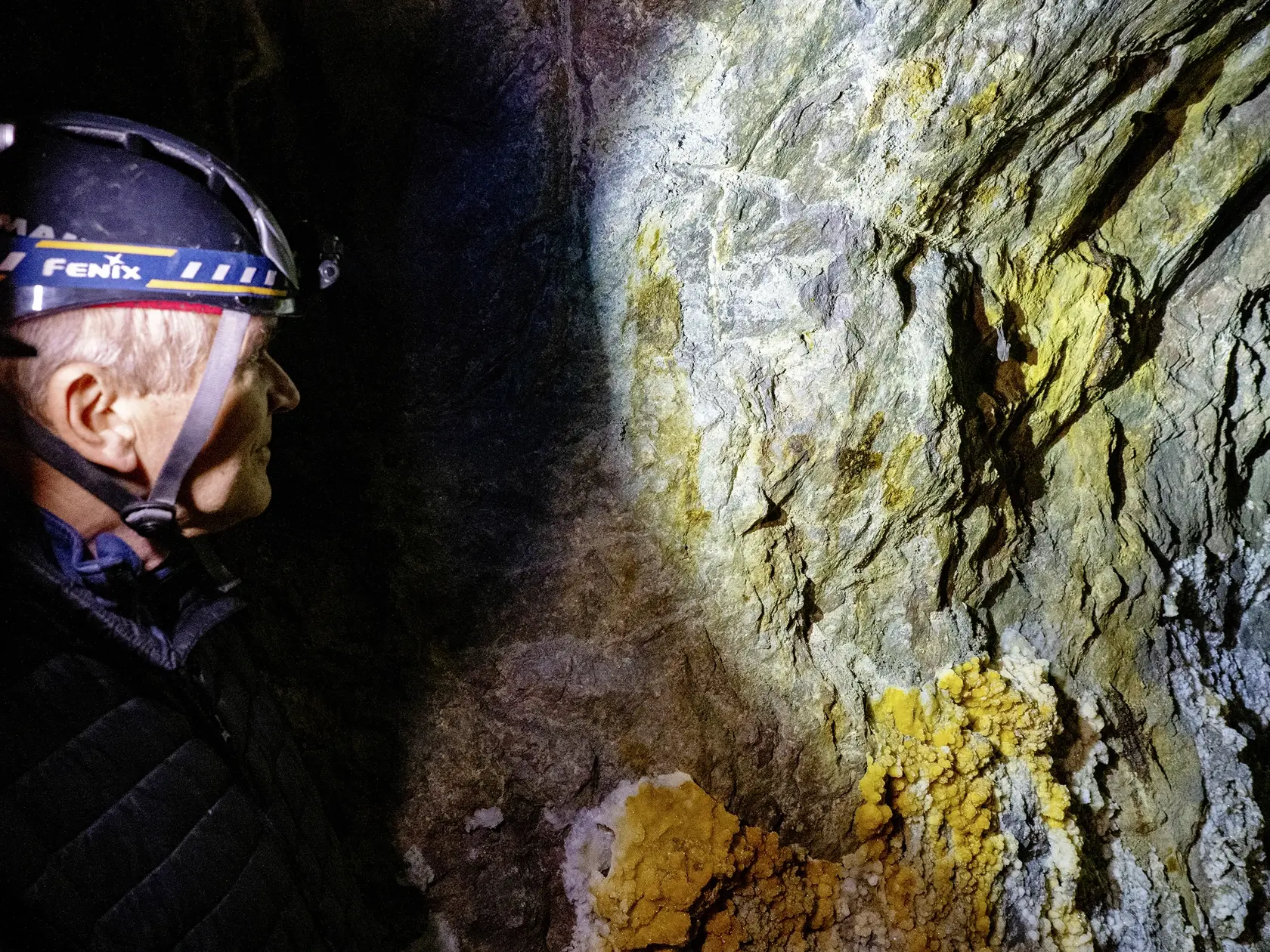 Alungén. Chodba so stenami pokrytými týmto sekundárnym minerálom zaujme vraj najviac návštevníkov.