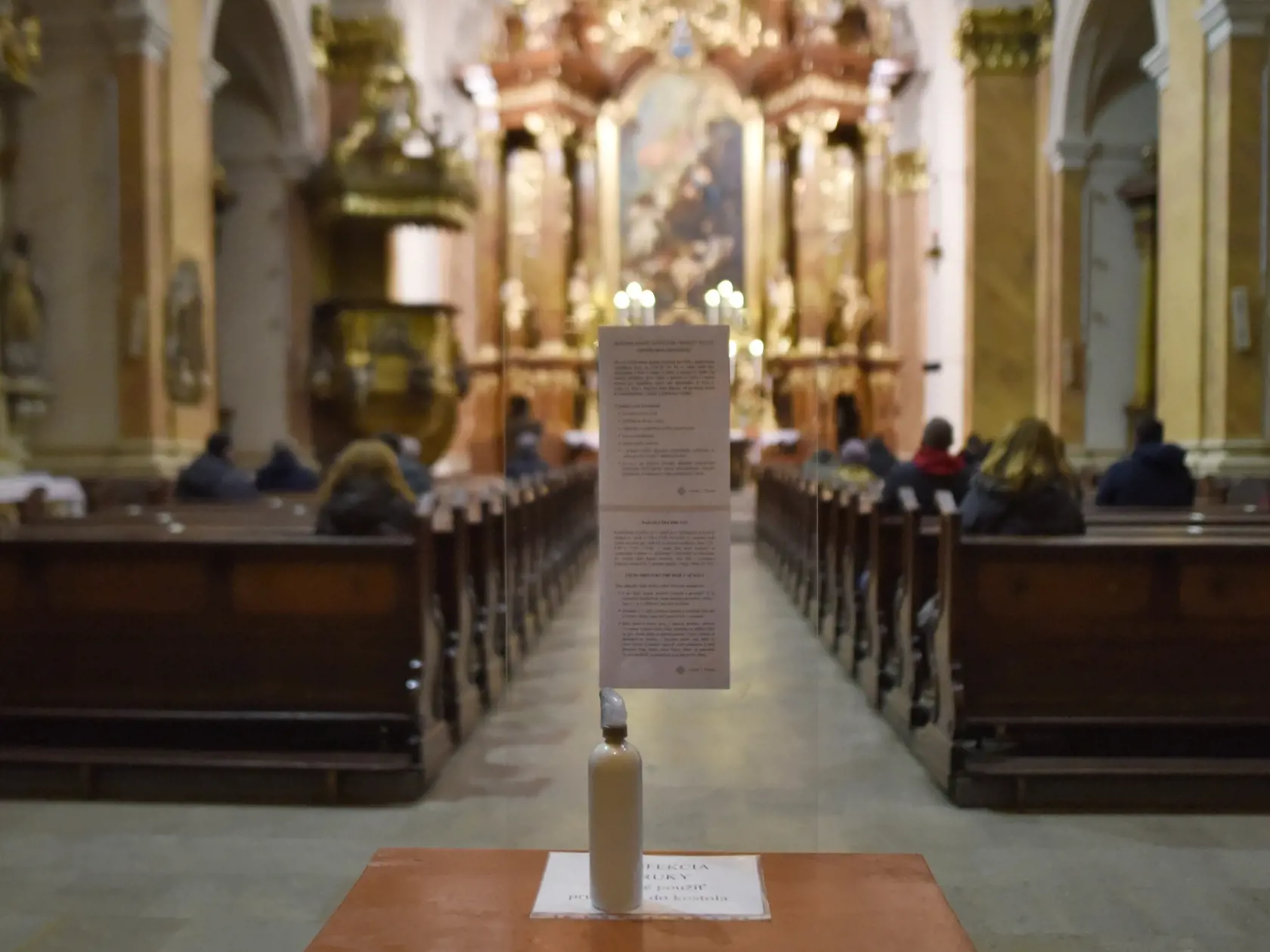Úrad verejného zdravotníctva (ÚVZ) SR odporúča požiadať o individuálnu duchovnú a pastoračnú službu v rámci novej výnimky zo zákazu vychádzania iba vo výnimočných prípadoch.
