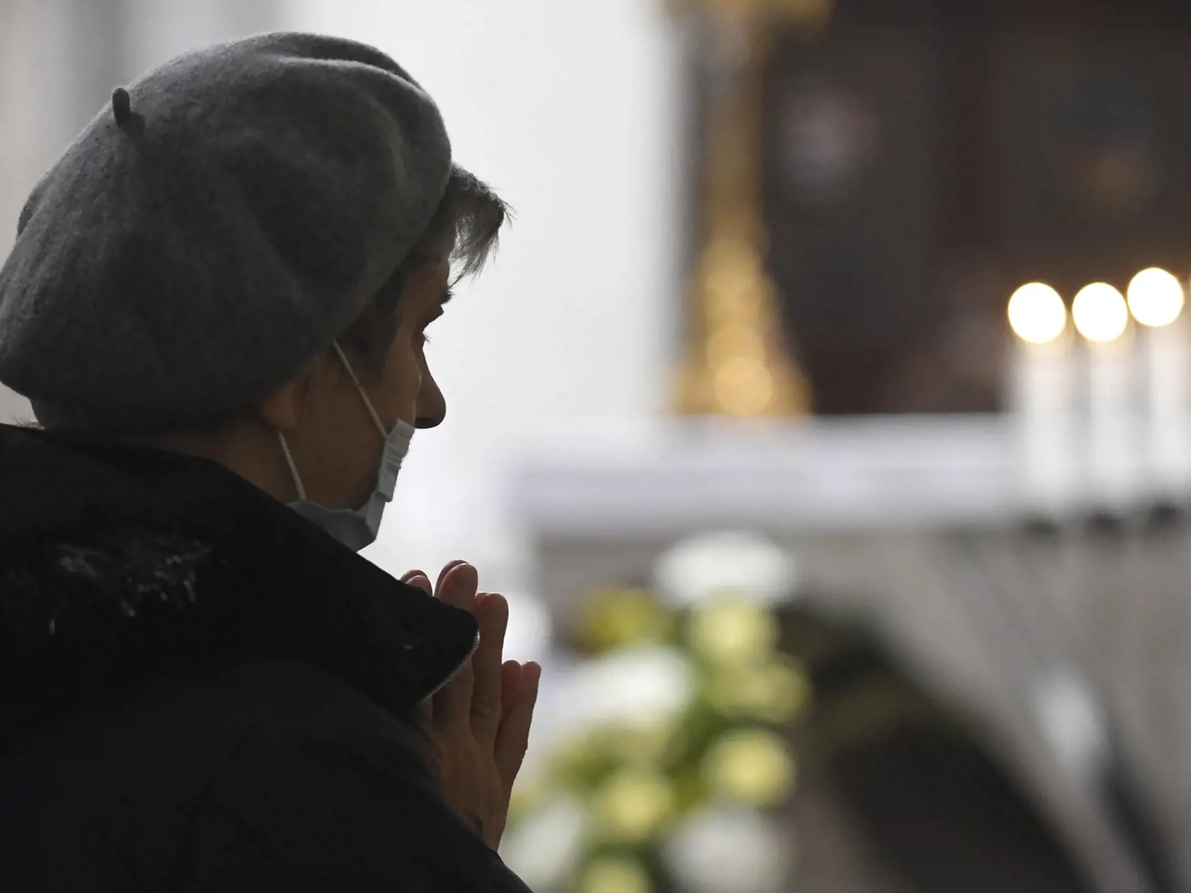 Úrad verejného zdravotníctva (ÚVZ) SR odporúča požiadať o individuálnu duchovnú a pastoračnú službu v rámci novej výnimky zo zákazu vychádzania iba vo výnimočných prípadoch.