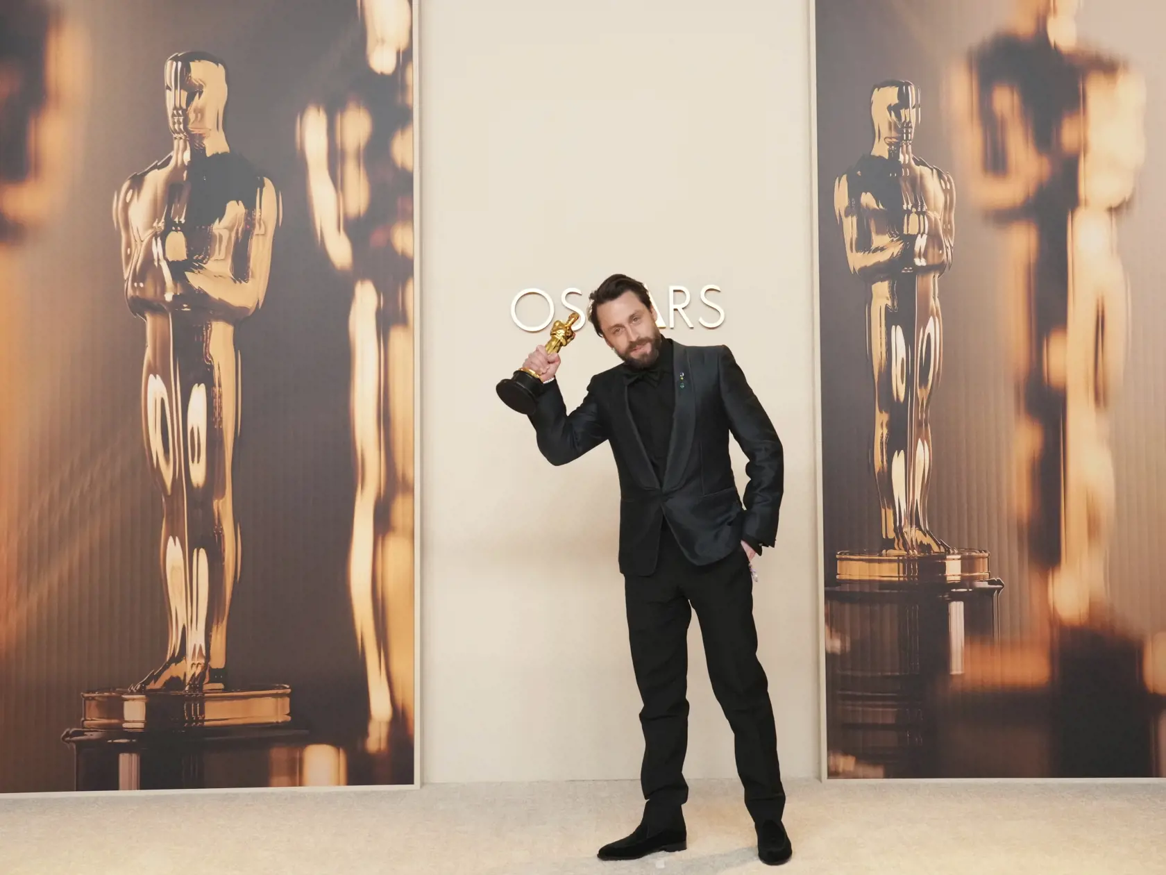 KK2 Los Angeles - Na snímke Kieran Culkin získal cenu v kategórii najlepší herec vo vedľajšej úlohe za snímku Skutočná bolesť na 97. ročníku odovzdávania Oscarov 3. marca 2025 v Los Angeles. FOTO TASR/AP
Kieran Culkin, winner of the award for best performance by an actor in a supporting role for "A Real Pain," poses in the press room at the Oscars on Sunday, March 2, 2025, at the Dolby Theatre in Los Angeles. (Photo by Jordan Strauss/Invision/AP)