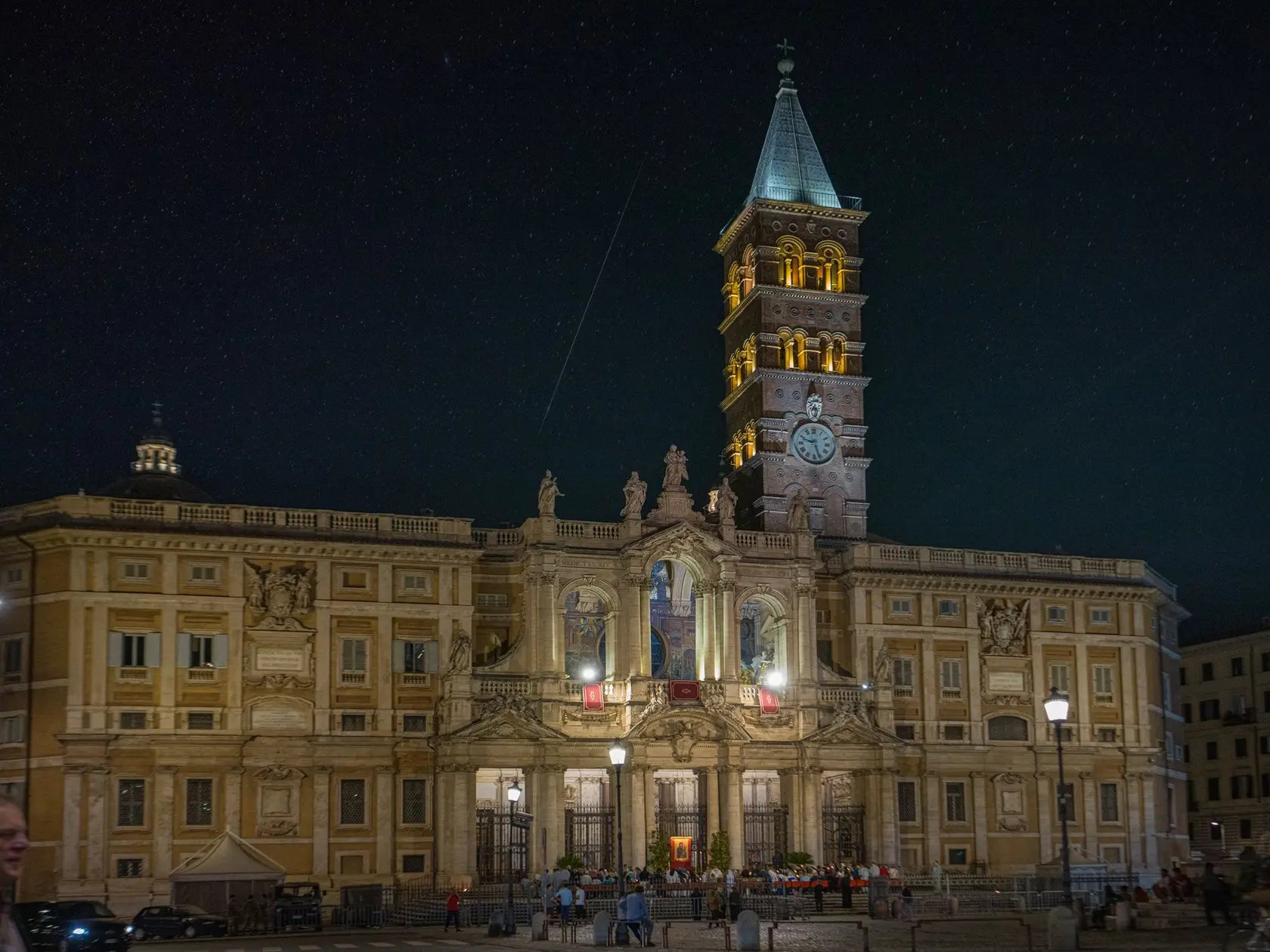Bazilika Santa Maria Maggiore - Bazilika Panny Márie Väčšej - je miestom posledného odpočinku pápeža Františka. Vo vnútri je zakázané fotiť, pred dvomi týždňami na špeciálne povolenie, zachytil interiér významný slovenský fotograf, Prešovčan Jano Štovka.