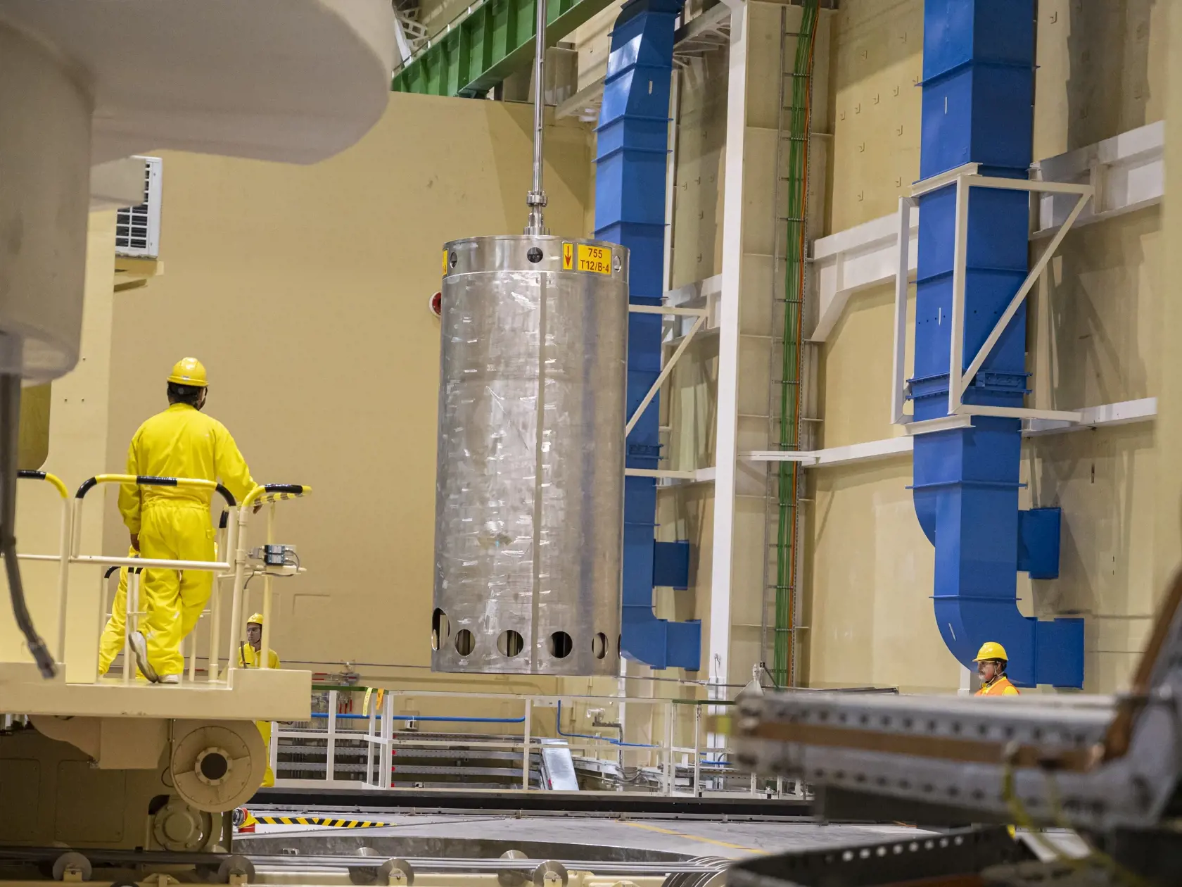 Na snímke zavážanie jadrového paliva do 3. bloku Atómových elektrární Mochovce v piatok 9. septembra 2022.