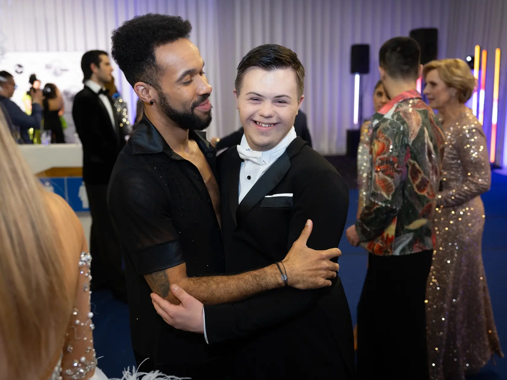 Šimon Jakuš a Titus Ablorh v zákulisí Let´s Dance.