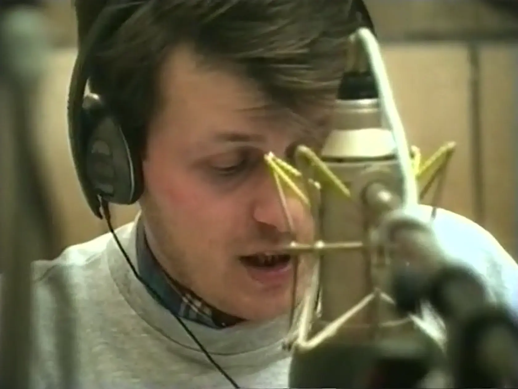 Unikát 90. rokov. V rádiu Rock FM moderátori ako Julo Viršík(na snímke) či Jarmila Hargašová popularitou zatienili aj dovtedy slávnych muzikantov.
