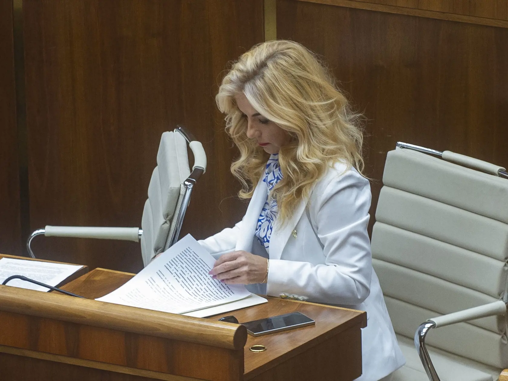 Na snímke ministerka kultúry SR Martina Šimkovičová (nominantka SNS) počas 12. schôdze NR SR, na ktorej čelí svojmu odvolávaniu 10. mája 2024 v Bratislave. FOTO TASR - Jakub Kotian