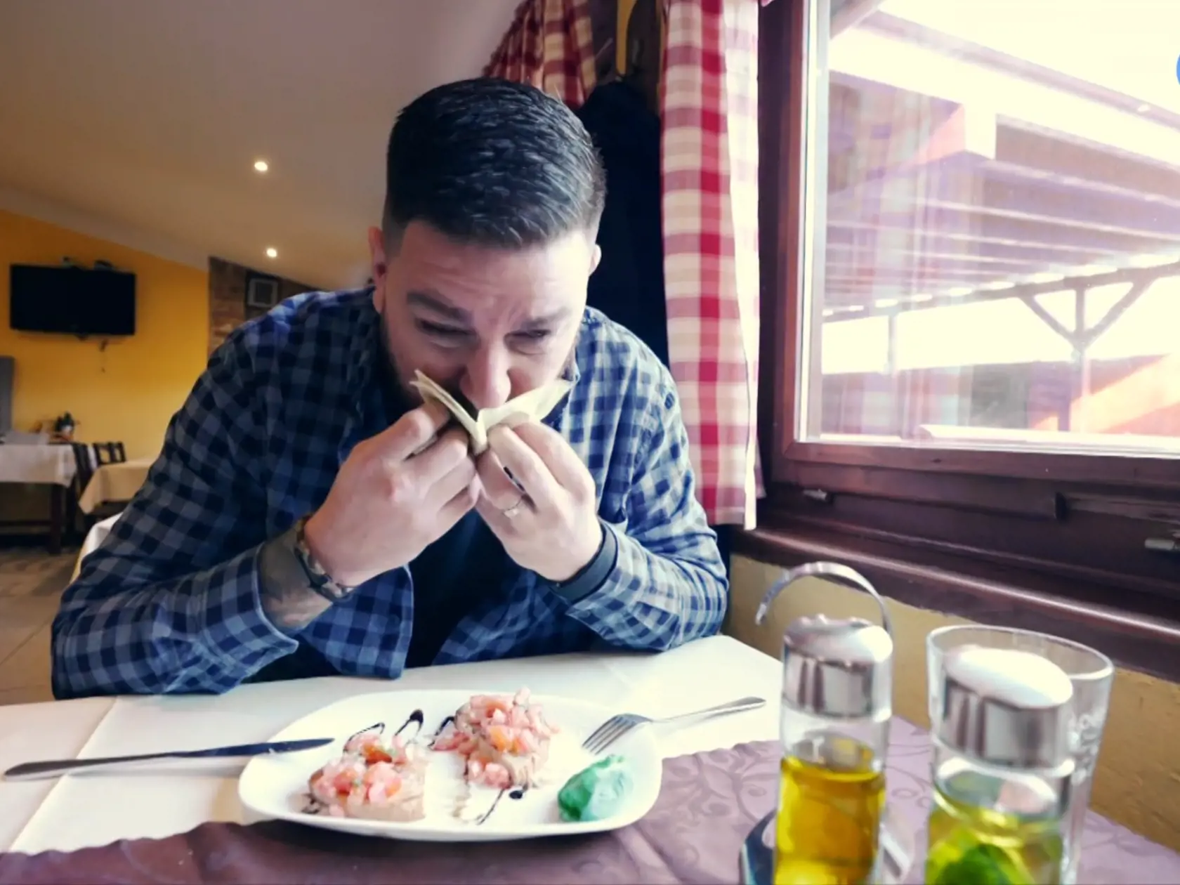 Šéfkuchár Martin Novák sa pri niektorých jedlách nestačil čudovať. Takto sa tváril pri ochutnávaní bruschetty.