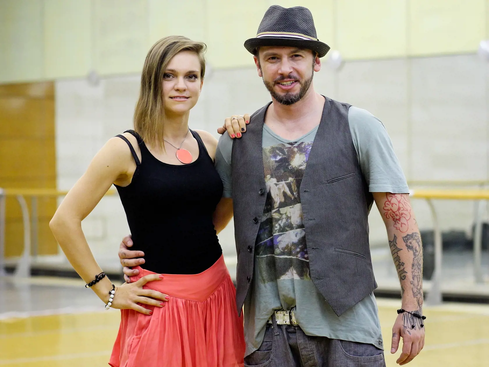 Na snimke tanecnik Laci Strike (Ladislav Neuschl) so svojou manzelkou Annou Amtmannovou pocas tlacovej konferencie ku novemu unikatnemu koprodukcnemu projektu Baletu Slovenskeho narodneho divadla a Street Dance Academy na motivy Shakespearovej hry Romeo a Julia, s nazvom Julio a Romea.