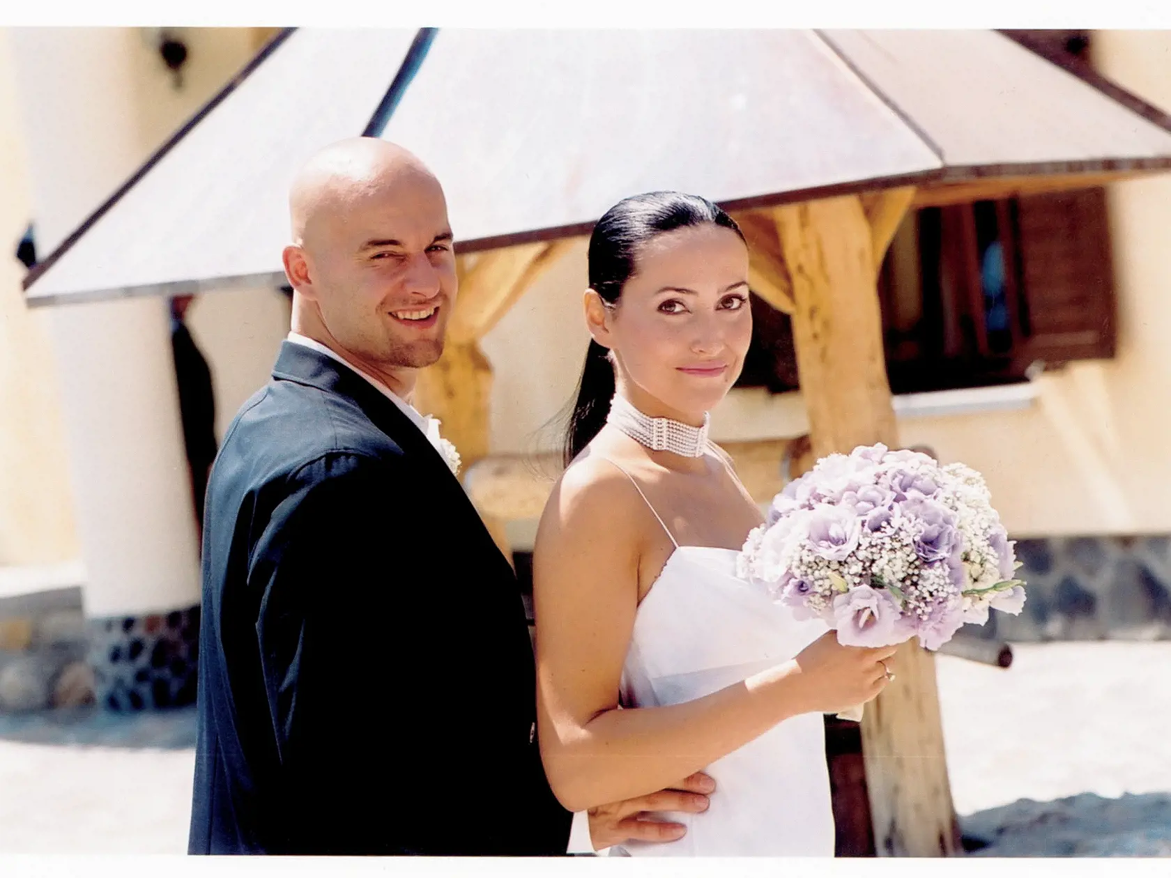 Párik sa zobral v roku 2002, Pavol a Majka sa spoznali na strednej škole. Žiaľ, o deväť rokov neskôr legendárny hokejista odišiel na večnosť.