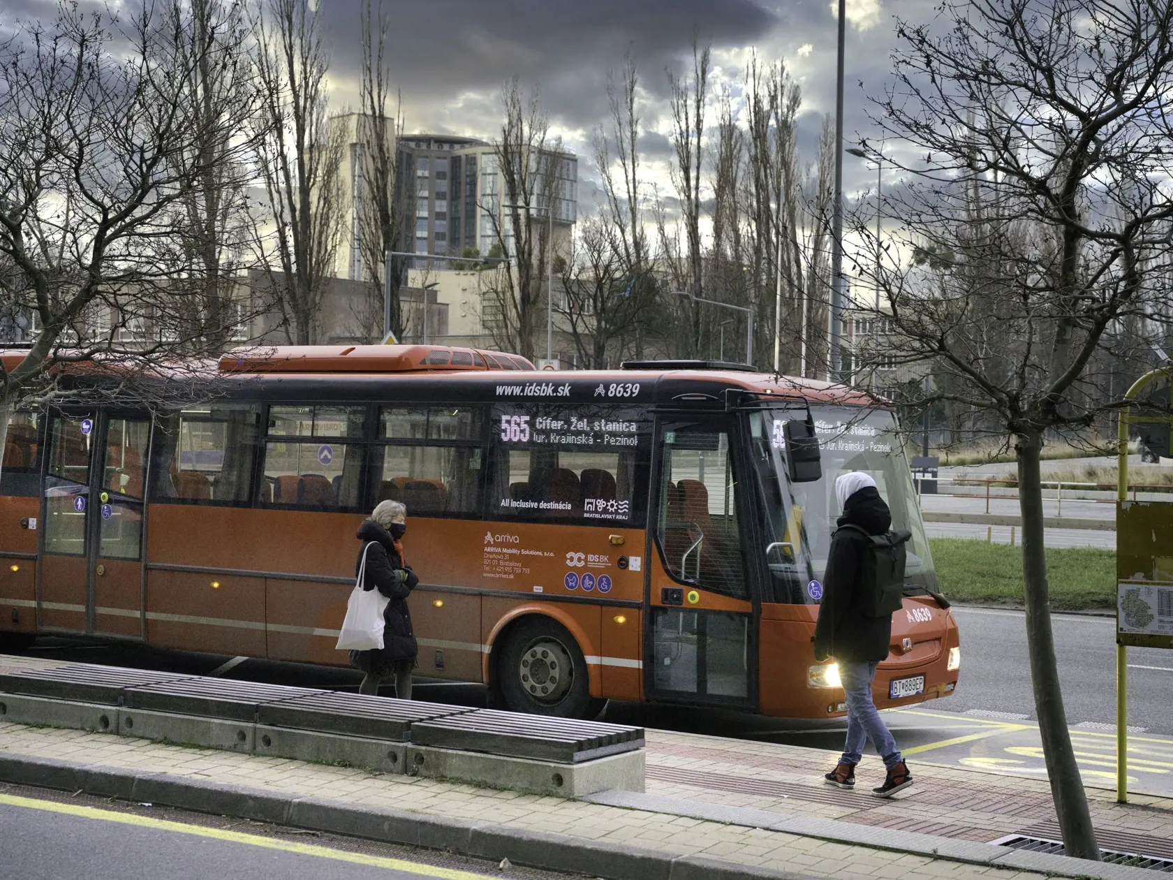 Ako uviedol Peter Stach, skupina Arriva, prevádzkujúca autobusovú dopravu, má skúsenosť s jednotným cestovným lístkom napríklad z Holandska. „Tá potvrdzuje, že ide o funkčné riešenie, z ktorého majú cestujúci úžitok,“ dodal.