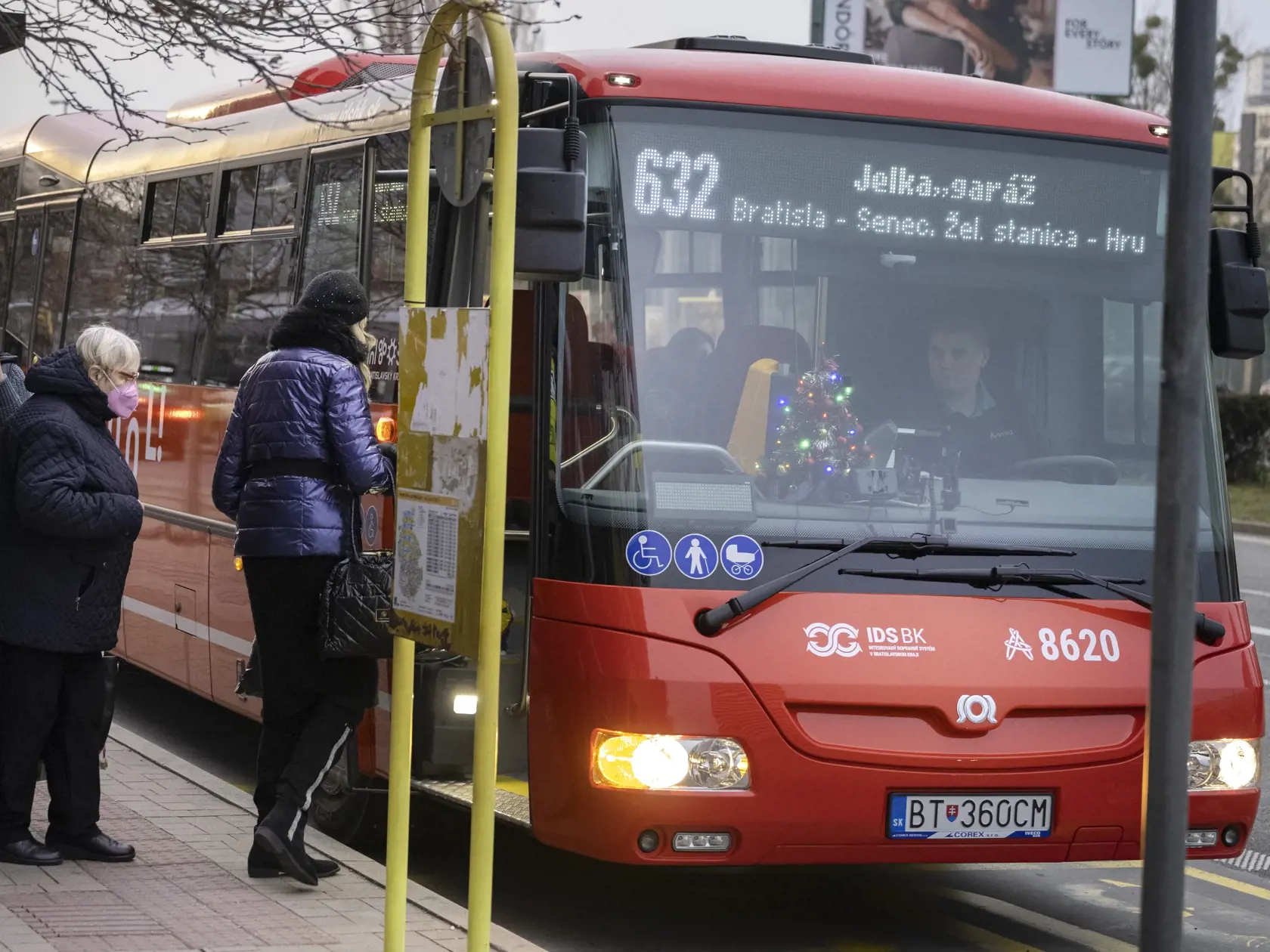 Ako uviedol Peter Stach, skupina Arriva, prevádzkujúca autobusovú dopravu, má skúsenosť s jednotným cestovným lístkom napríklad z Holandska. „Tá potvrdzuje, že ide o funkčné riešenie, z ktorého majú cestujúci úžitok,“ dodal.