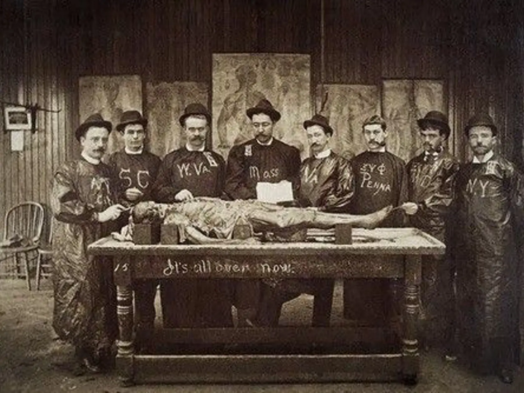 Obrázky pitiev zo začiatku minulého storočia ukazujú, že hygiena poča úkonov nehrala veľkú rolu.