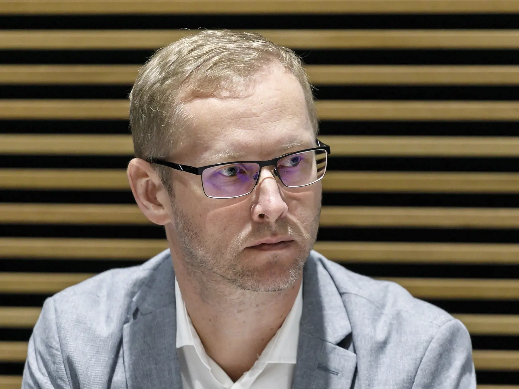 1. viceprezident Potravinárskej komory Slovenska (PKS) Róbert Kičina: Pekári upozorňujú, že udržiavanie súčasných cien môže na konci roka viesť k cene chleba 6 – 7 eur za kilogram. „Ak vláda spolu s Európskou úniou neurobia nič s cenami energií, nebude tu o nejaký čas žiadna živočíšna ani potravinárska výroba,“ povedal predseda SPPK Emil Macho.