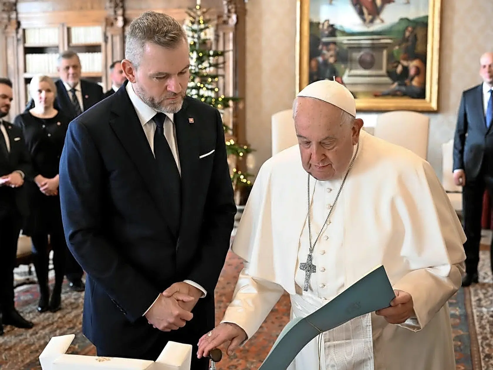 Za Slovensko poletí do Ríma prezident Peter Pellegrini.