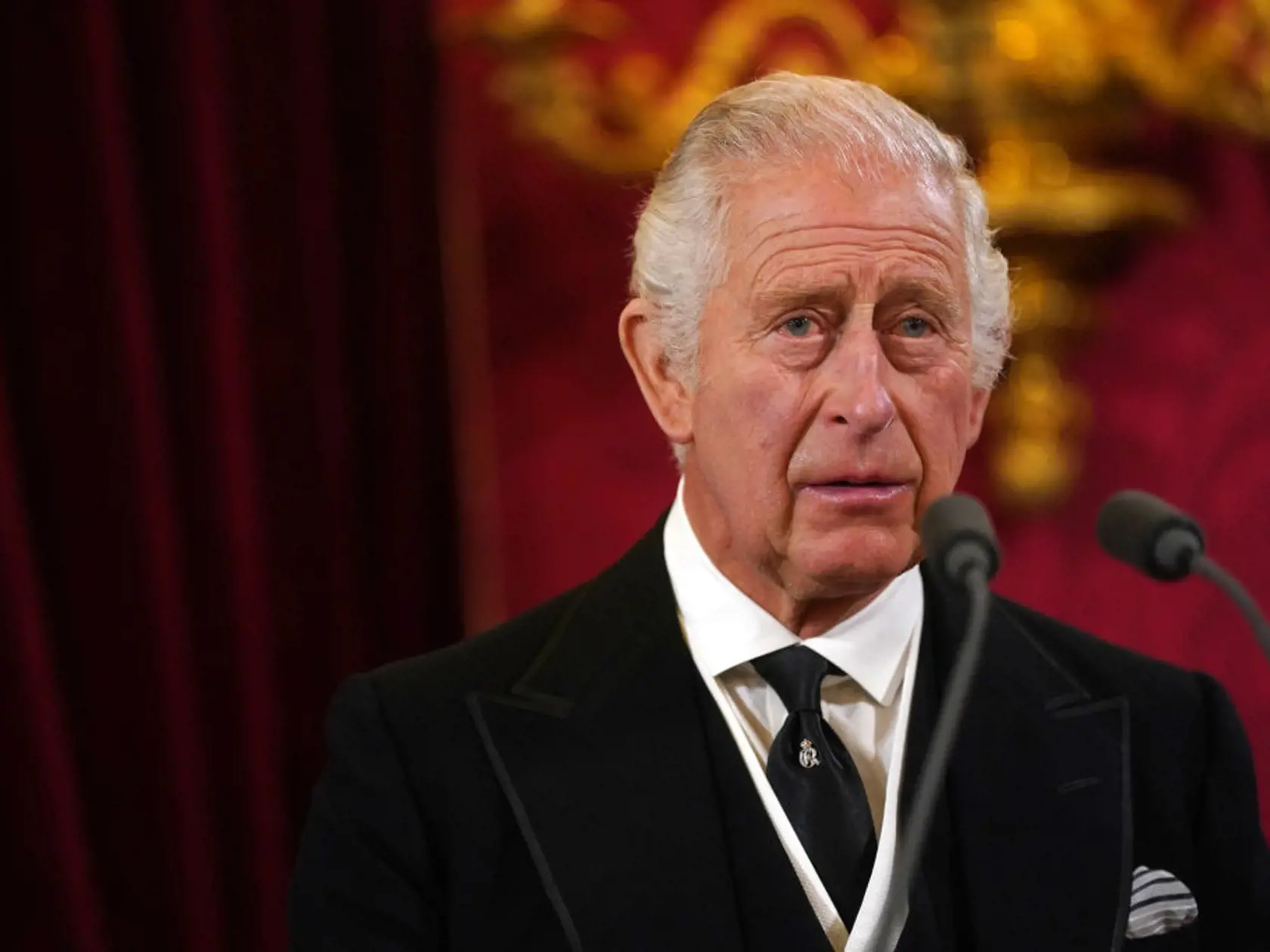 Z princa Charlesa je oficiálne kráľ Karol III.