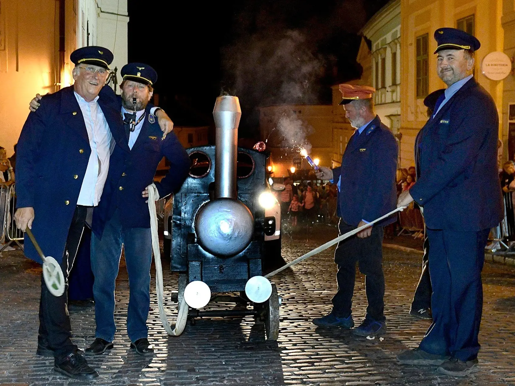 "Páni železničiari, nie je pre vás tá lokomotíva nejaká primalá?"