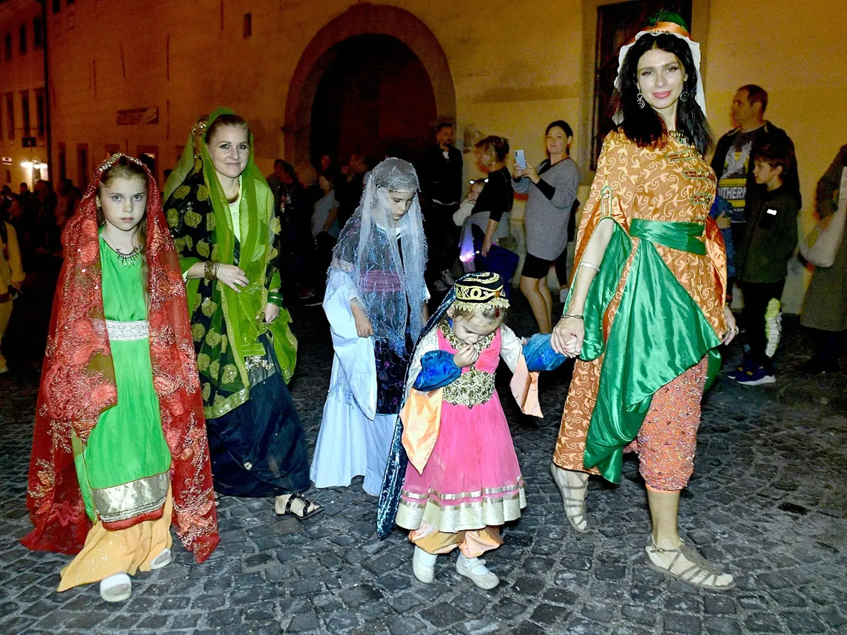 Možno by bolo zaujímavé vedieť či dve Turkyne s trojicou dietok ušli od svojho pána alebo dostali od neho povolenie na výlet do Banskej Štiavnice.