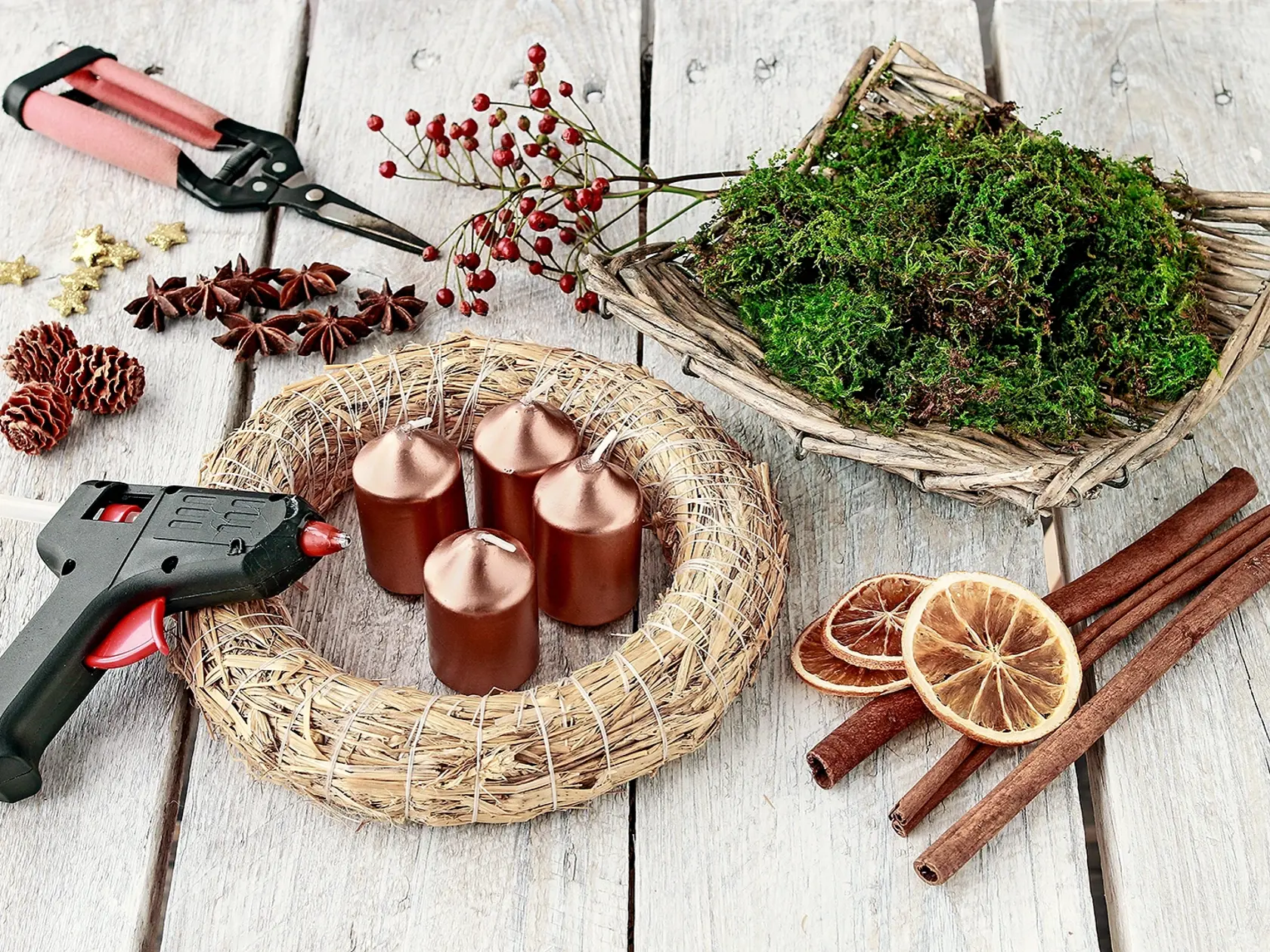 Vyrobte si adventný veniec samy. Nie je to vôbec zložité.