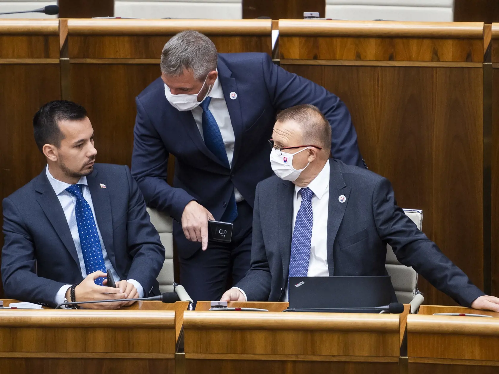 Na snímke podpredsedovia NR SR zľava Juraj Šeliga (Za ľudí), Peter Pellegrini (nezaradený) a Milan Laurenčík (SaS). FOTO TASR - Jaroslav Novák