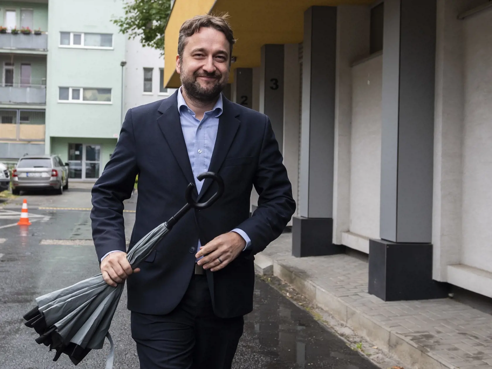 Kto by povedal, že tento pán bol kedysi zarytým metalistom?